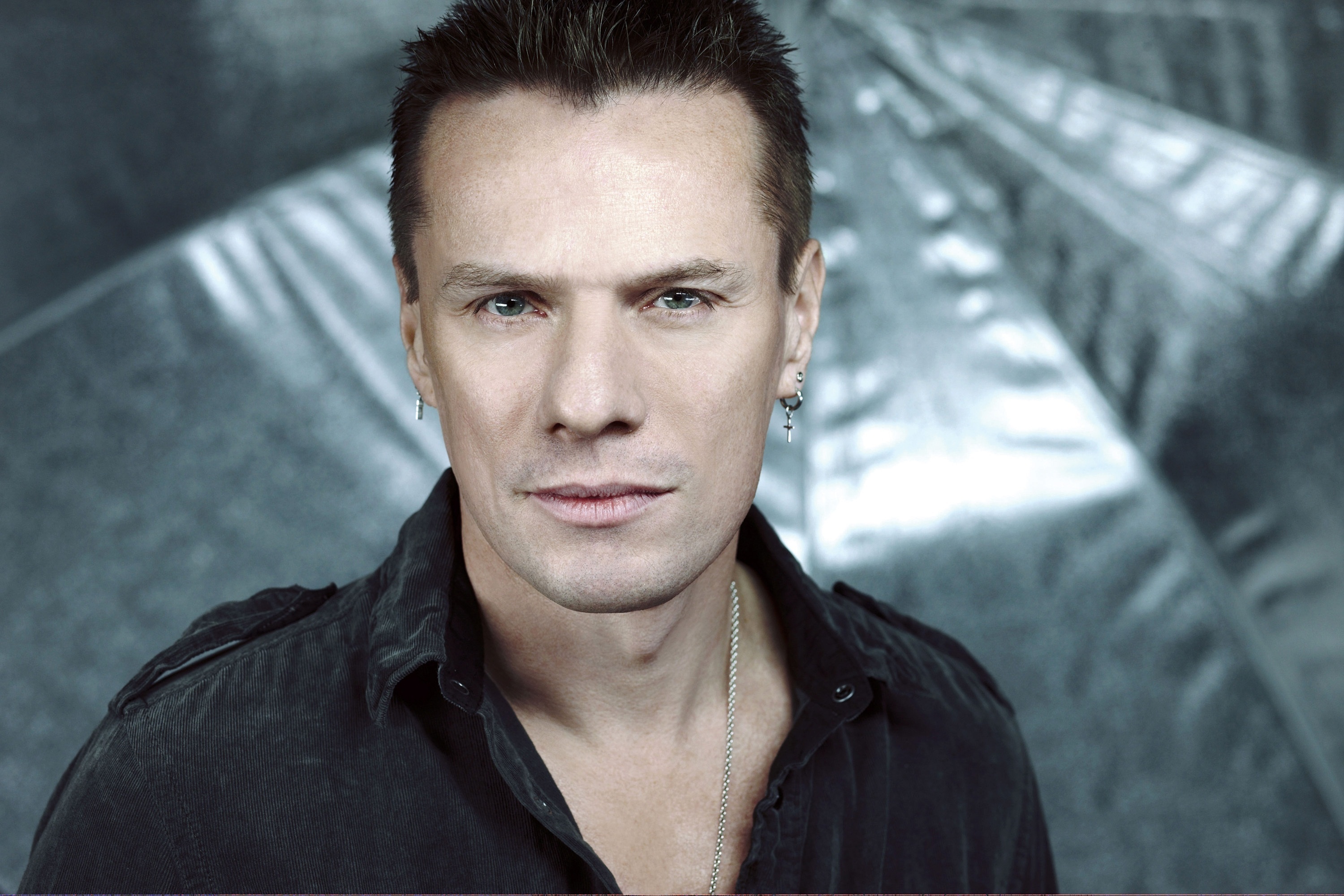 Larry Mullen Jr., U2 drummer, Personal photoshoot, U2Start. com gallery, 3000x2000 HD Desktop