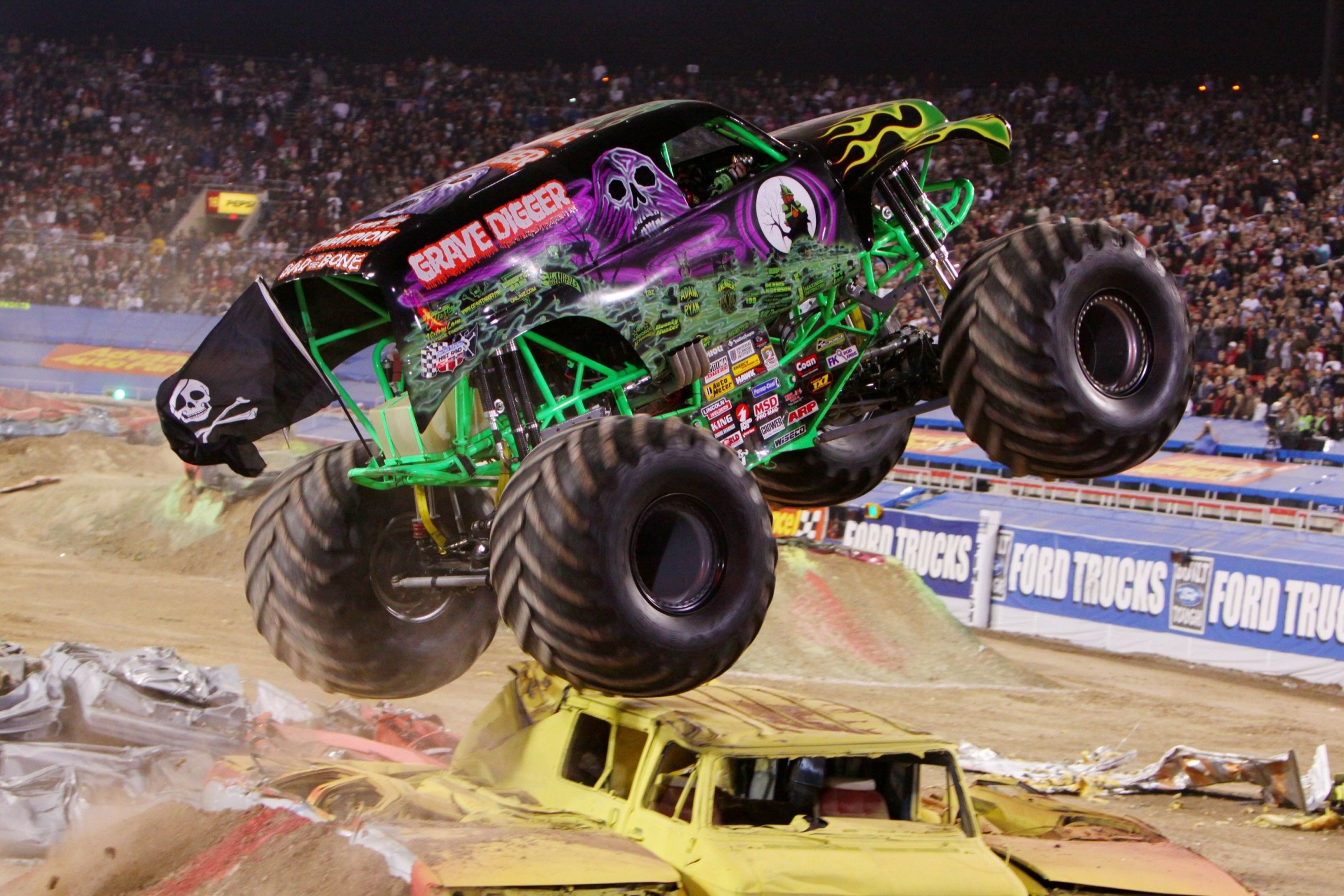 Monster Truck, Grave Digger, Thrilling race, Monstrous power, 2290x1530 HD Desktop