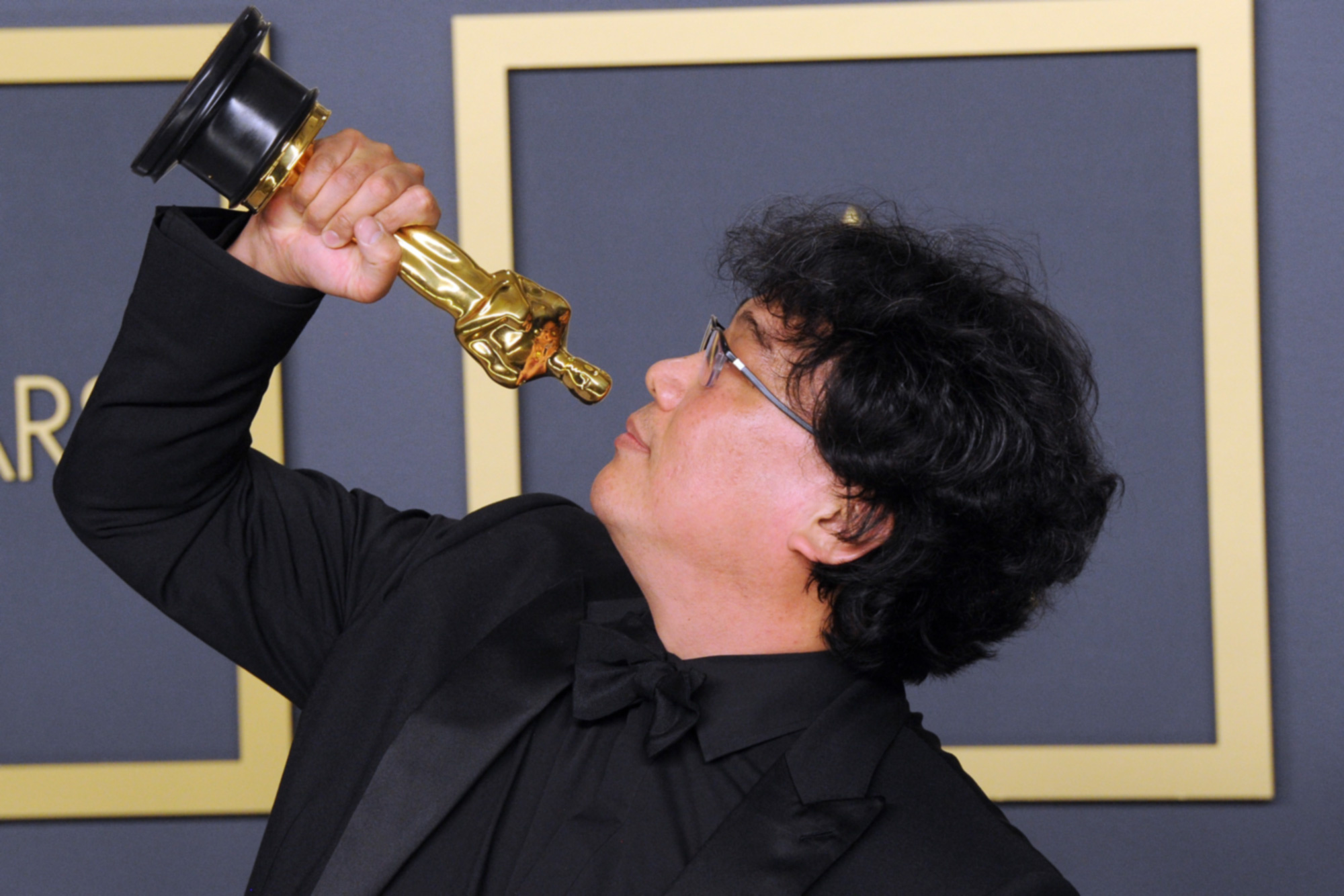 Bong Joon-ho, Celebrated Oscar win, Las Koreatown, Joyful festivities, 2000x1340 HD Desktop