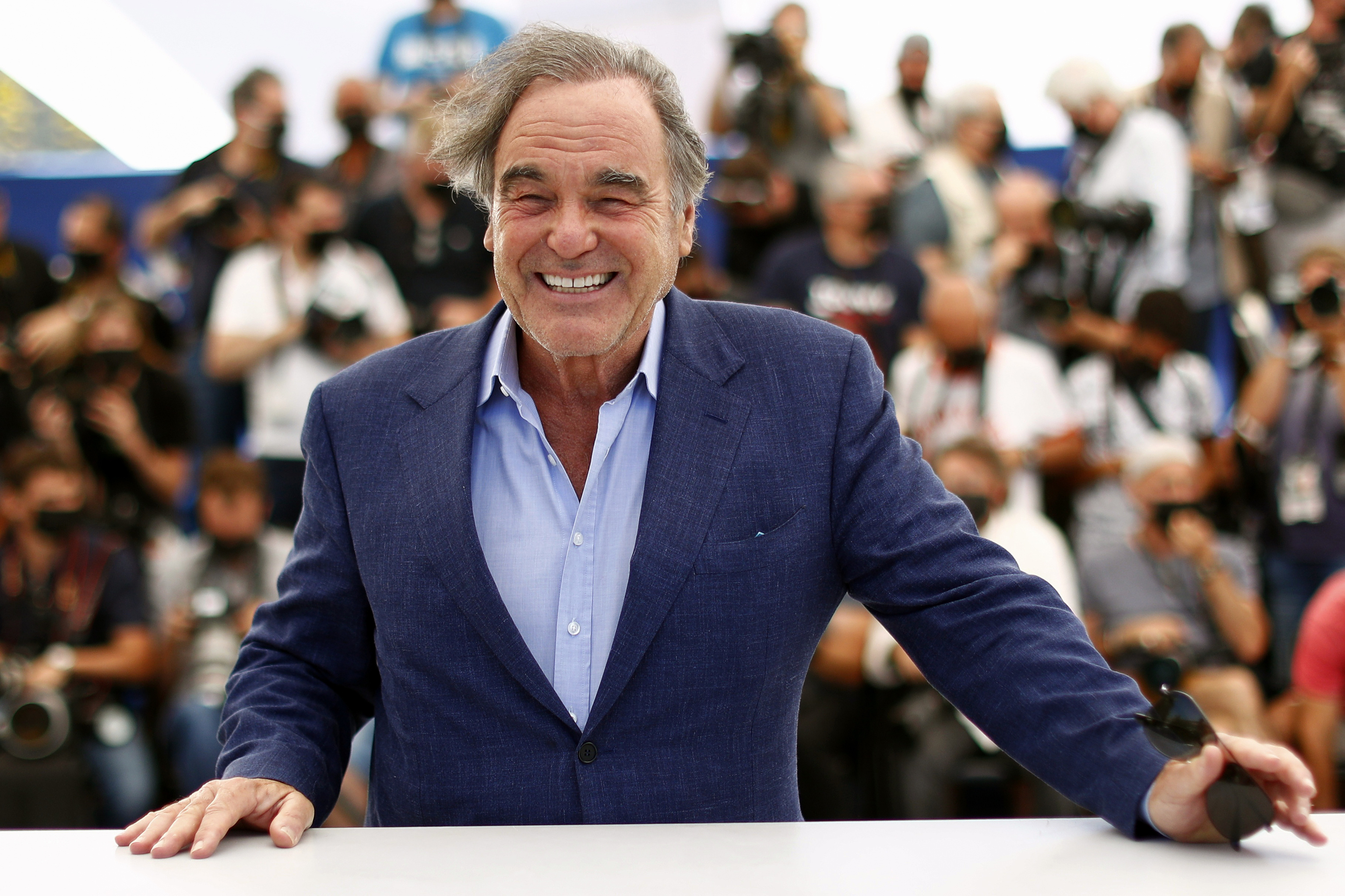 Oliver Stone, 3080x2050 HD Desktop