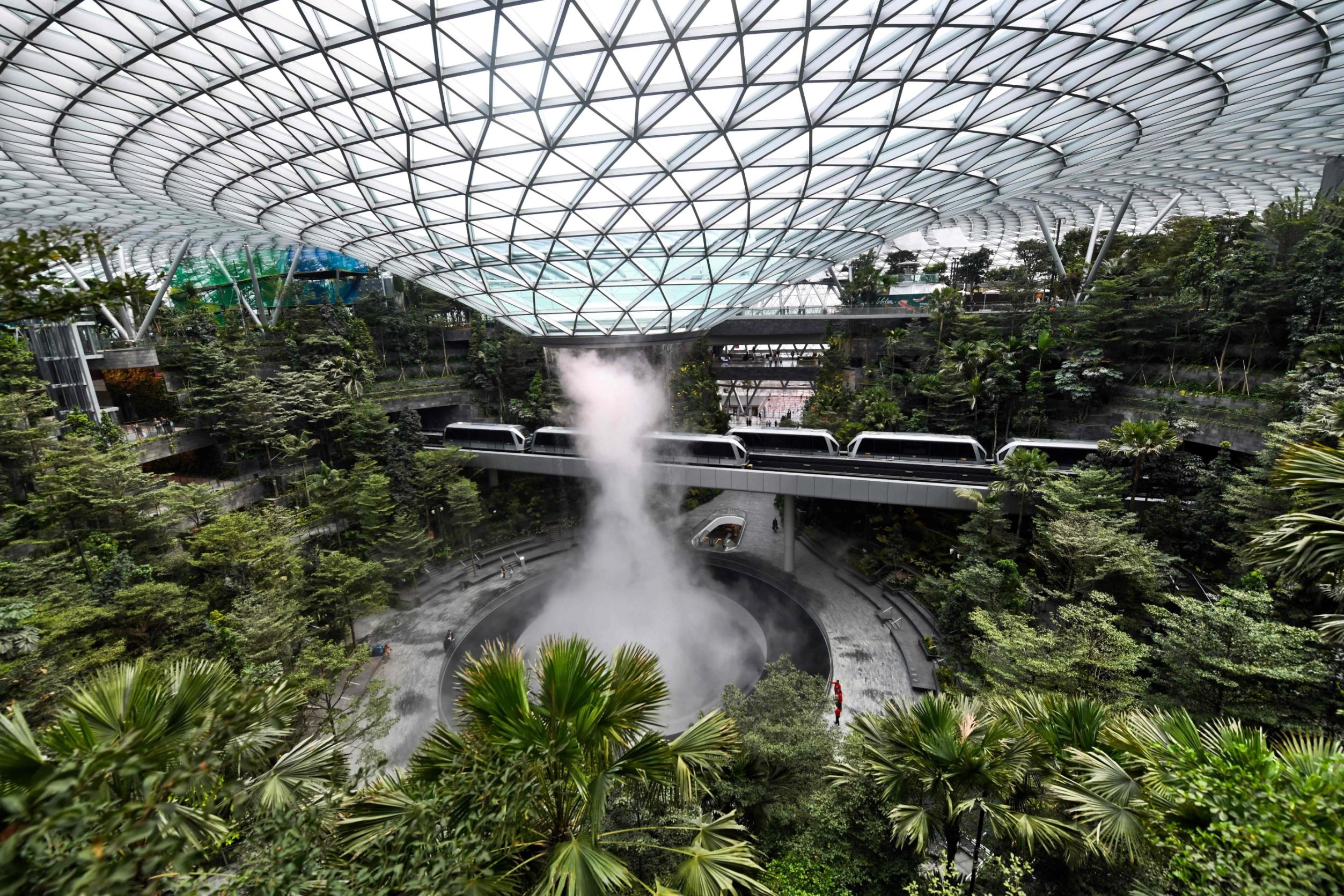 Singapore Changi International Airport, Arrested passenger incident, CNN travel, Unexpected news, 2510x1670 HD Desktop