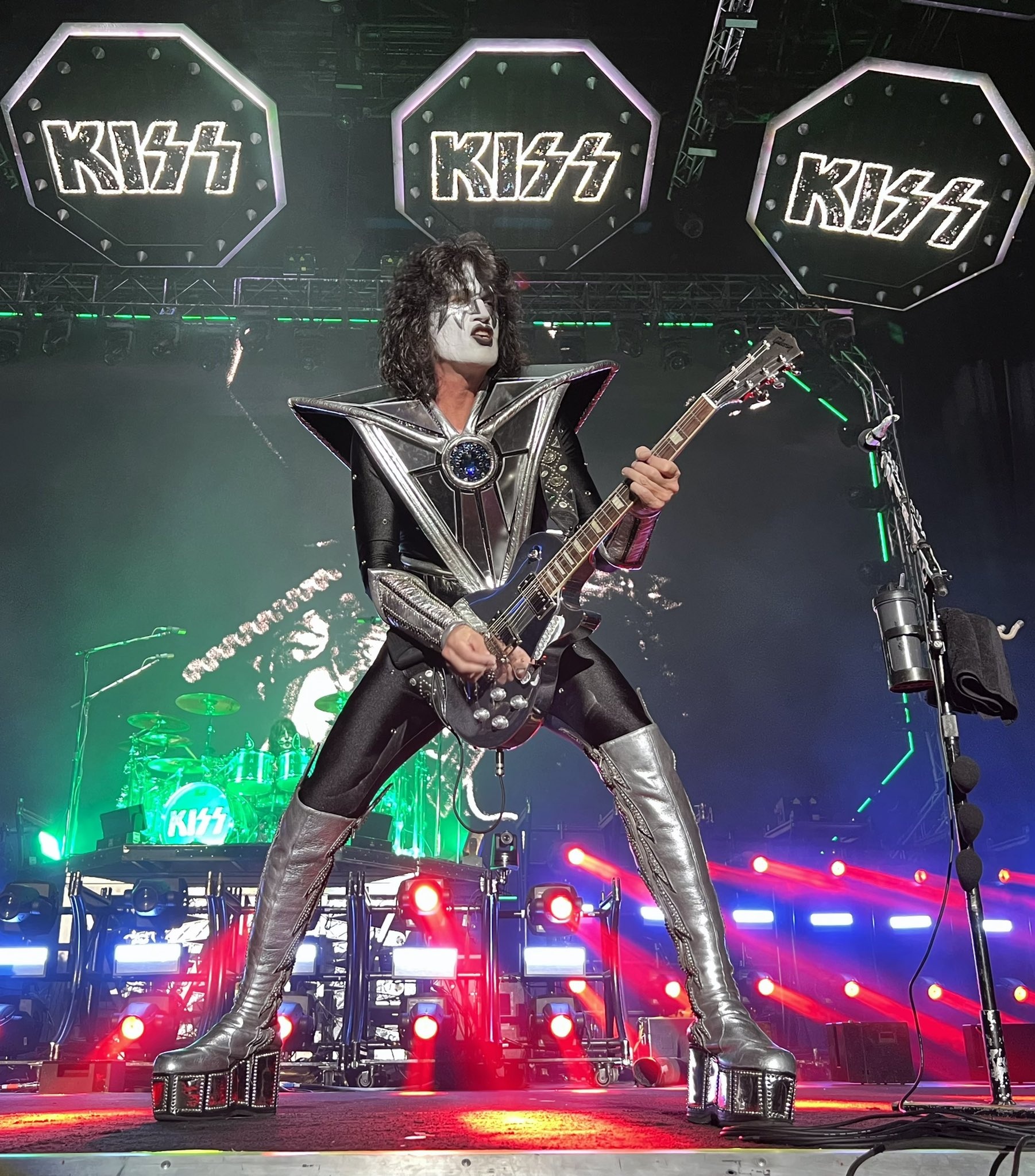 Tommy Thayer, Santiago Visit, Chile, 1810x2050 HD Phone