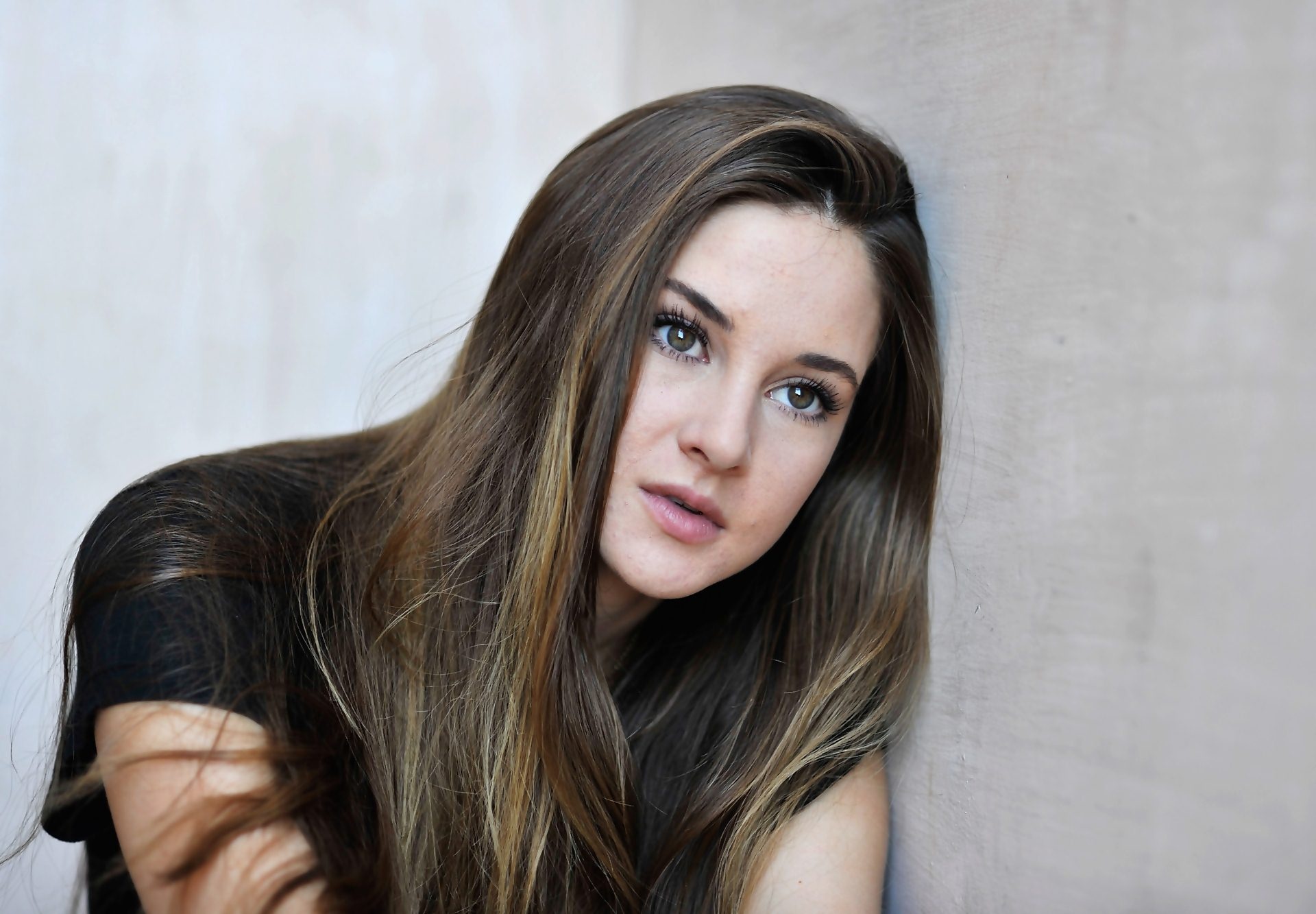Shailene Woodley, Widescreen view, 1920x1340 HD Desktop