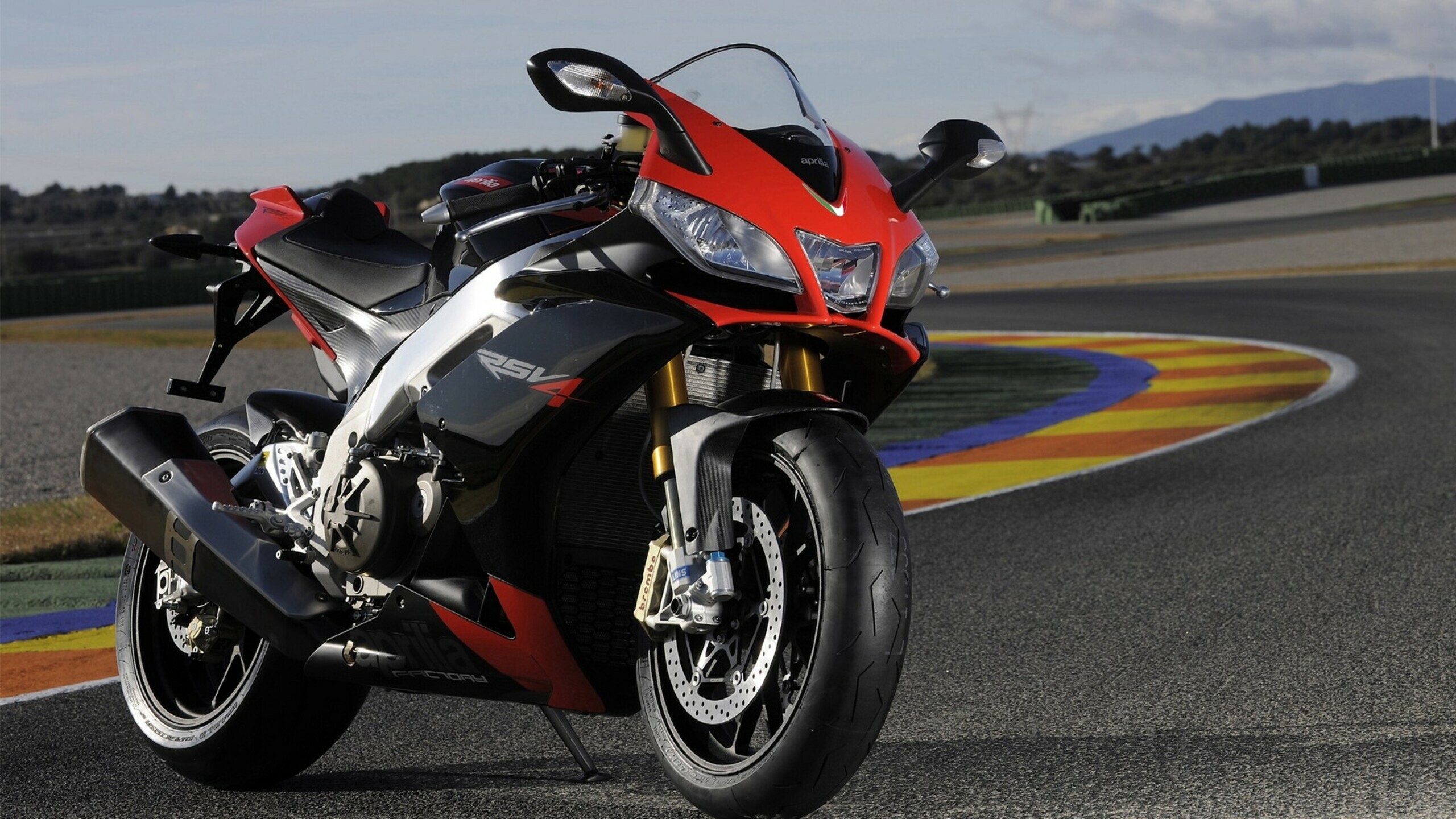 Aprilia RSV4, HD 4K wallpapers, High-performance bikes, Exquisite design, 2560x1440 HD Desktop