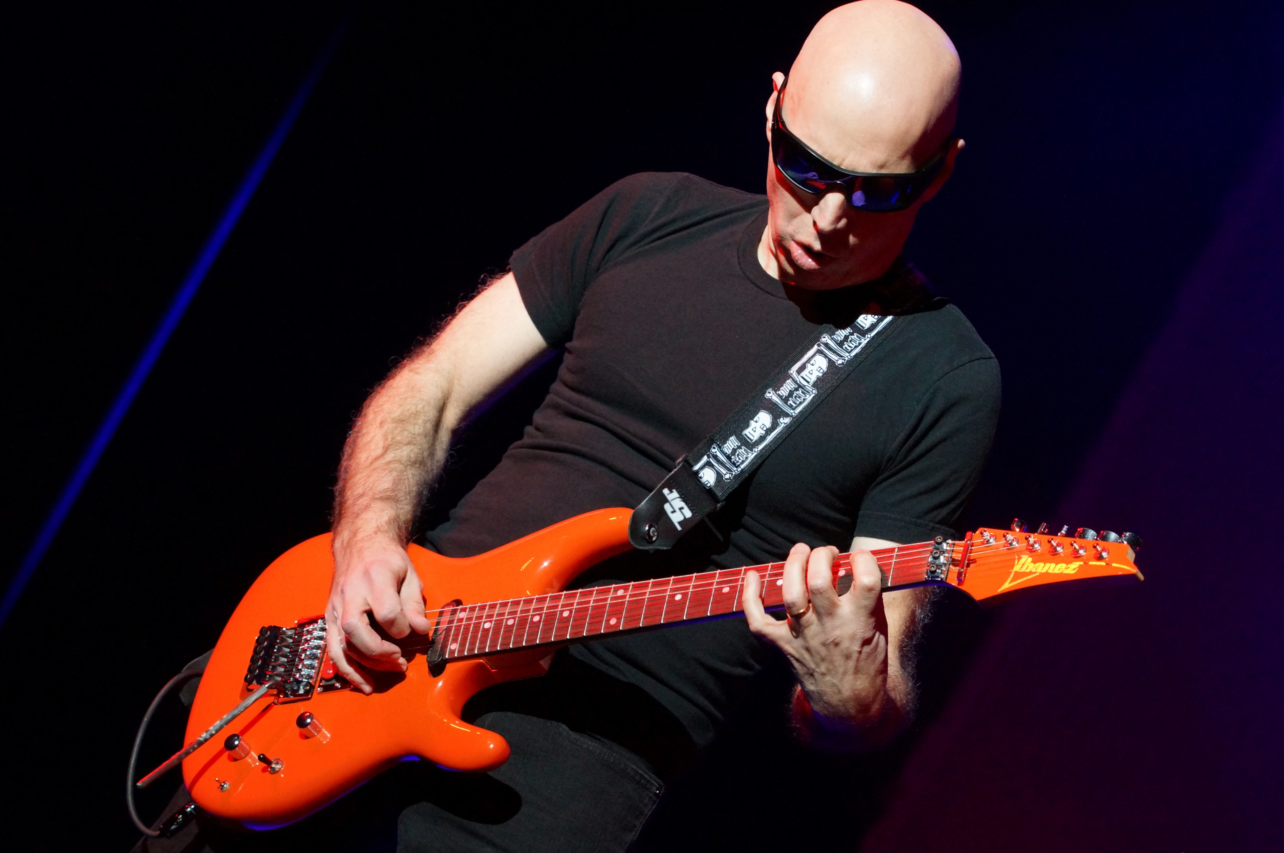 Joe Satriani, Living Colour, Paramount photos, Look back, 2560x1700 HD Desktop