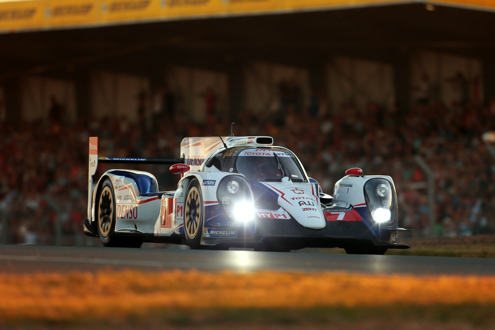 Toyota TS040 Hybrid, Endurance Racing Wallpaper, 2000x1340 HD Desktop