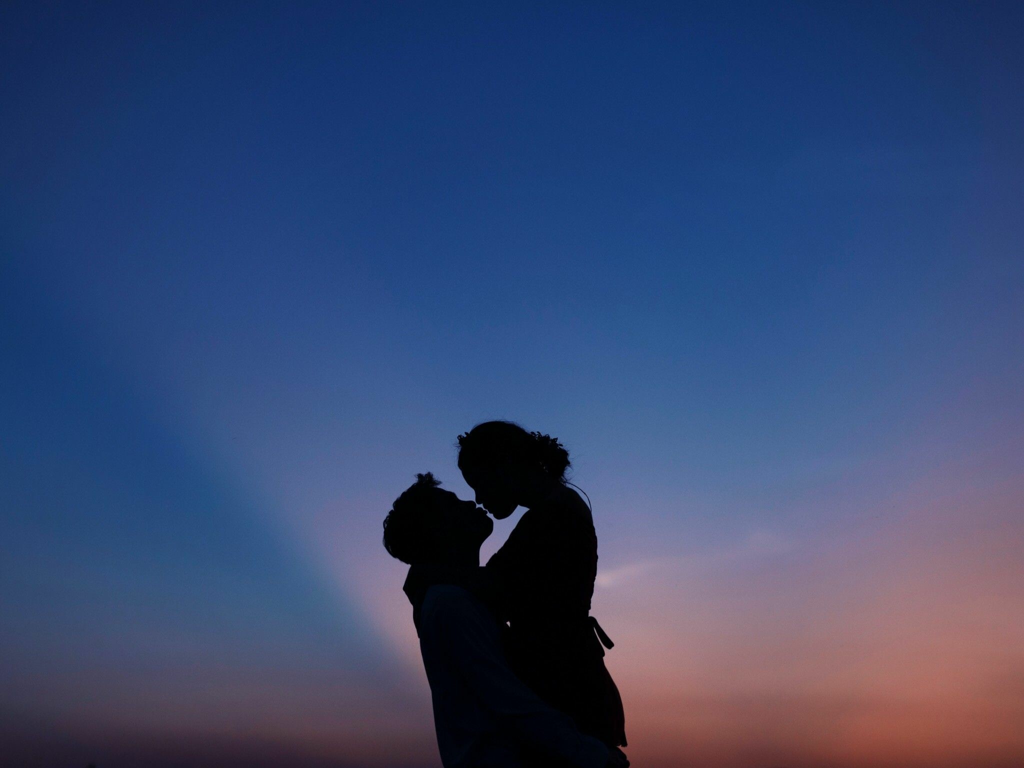 First kiss, Romantic moments captured, 2050x1540 HD Desktop