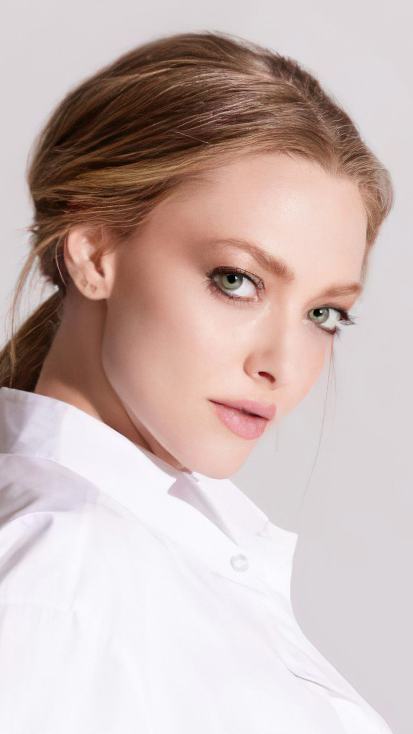 Amanda Seyfried, White dress, 4K Ultra HD, 1440x2560 HD Phone