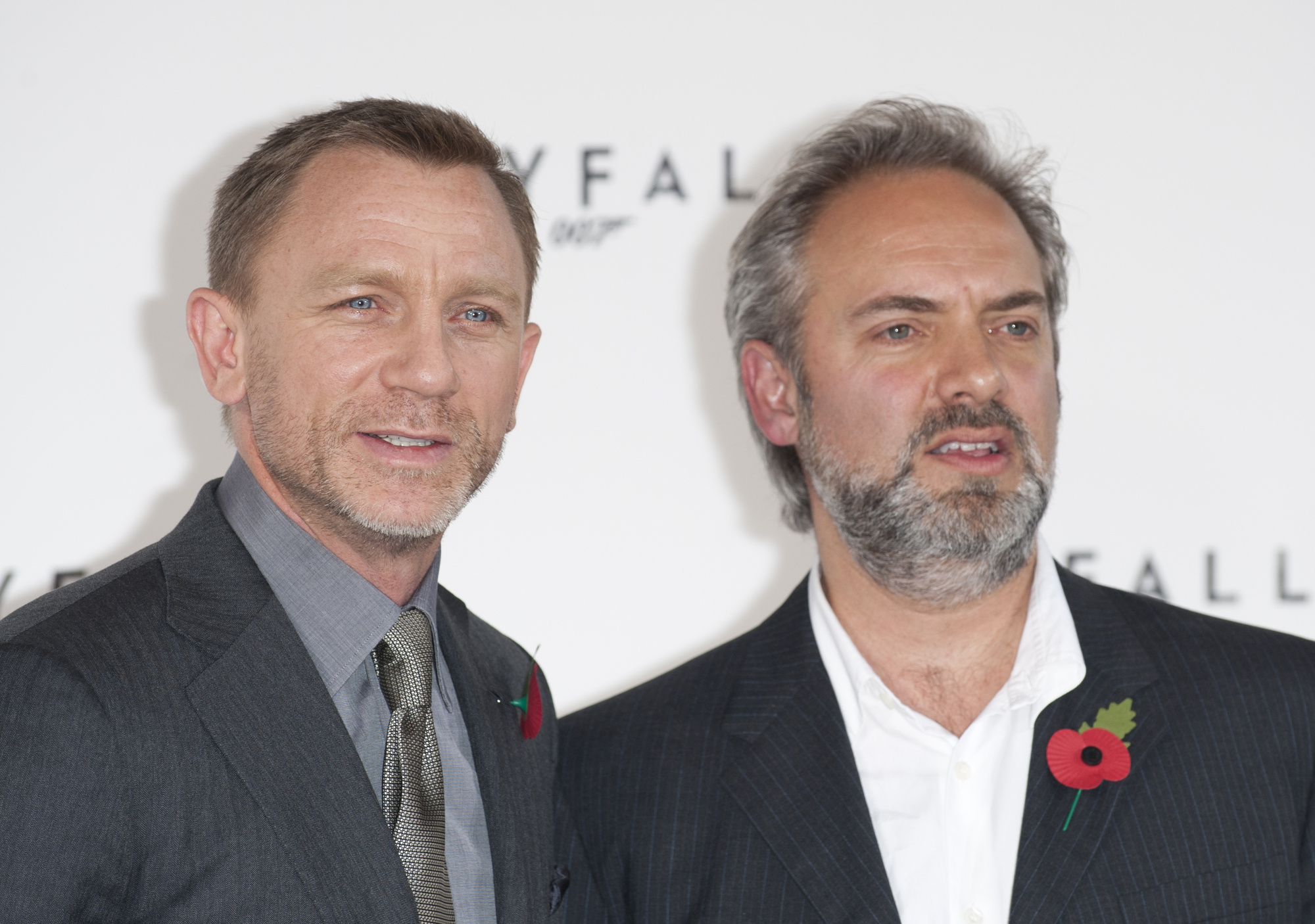 Drunken job offer, Daniel Craig's humor, Sam Mendes directing, 2000x1410 HD Desktop