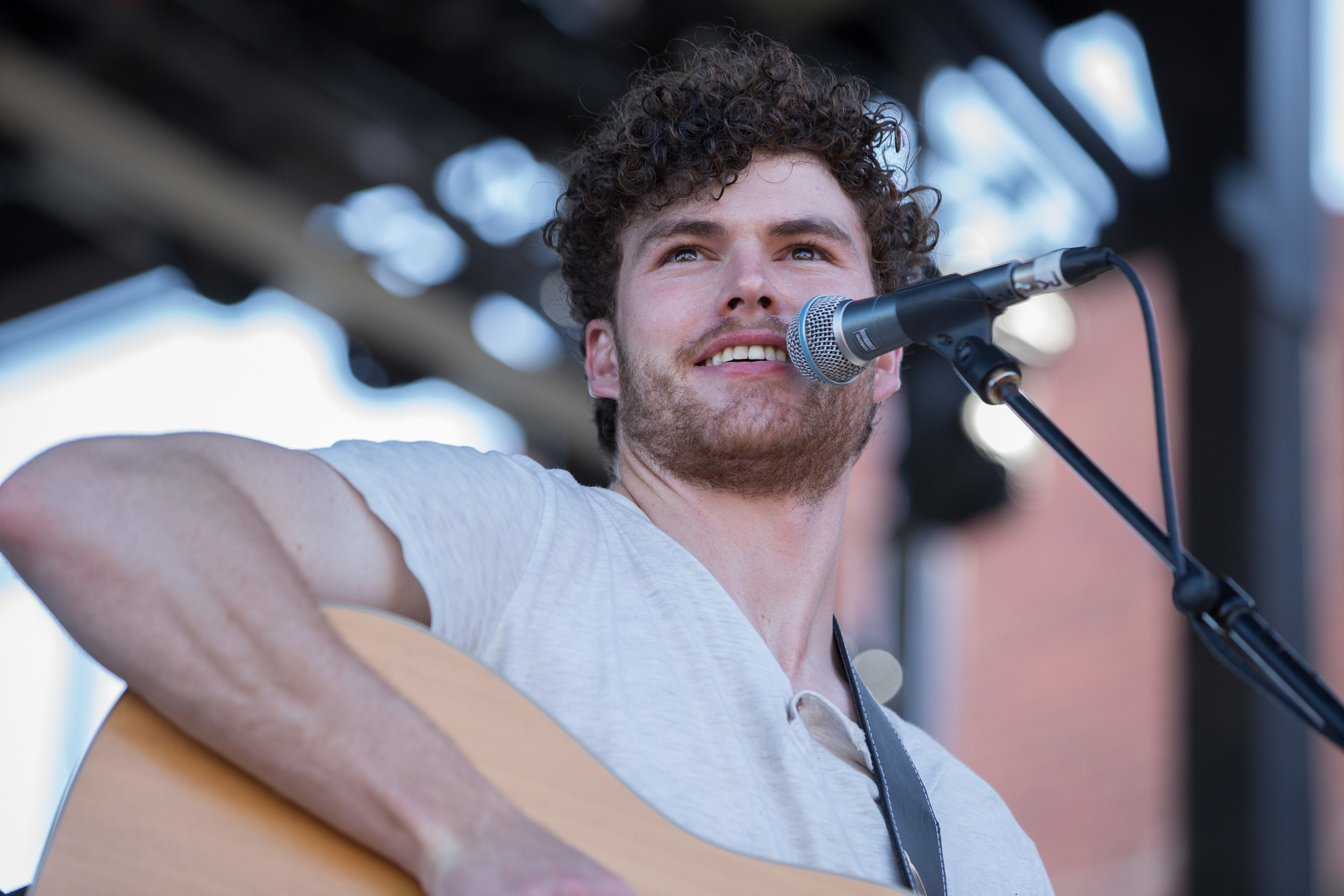 Vance Joy (Music), Upbeat rhythms, Infectious energy, Crowd favorite, 2500x1670 HD Desktop