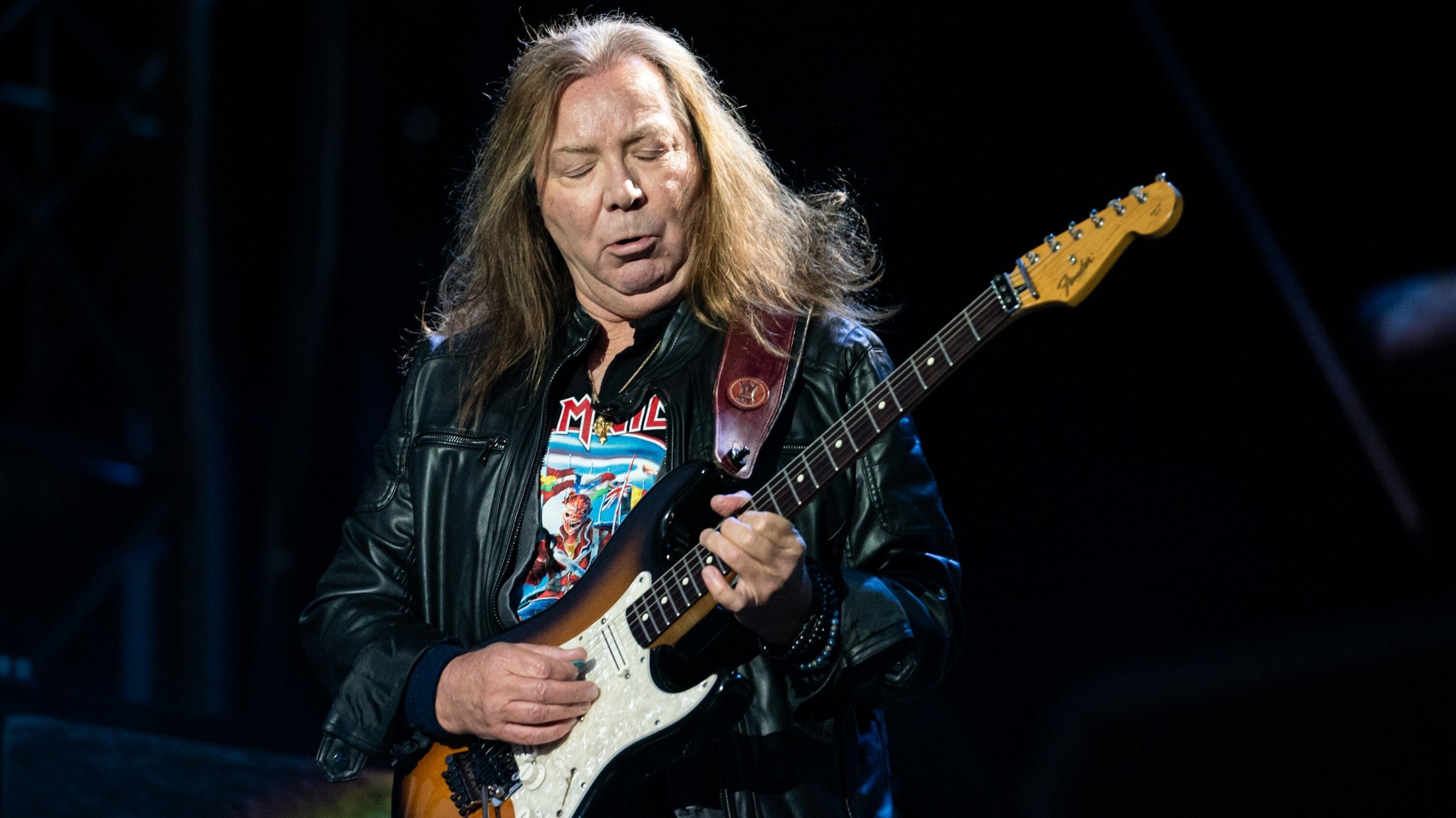 Dave Murray musician, Iron Maiden tour, Old is gold, 2200x1240 HD Desktop