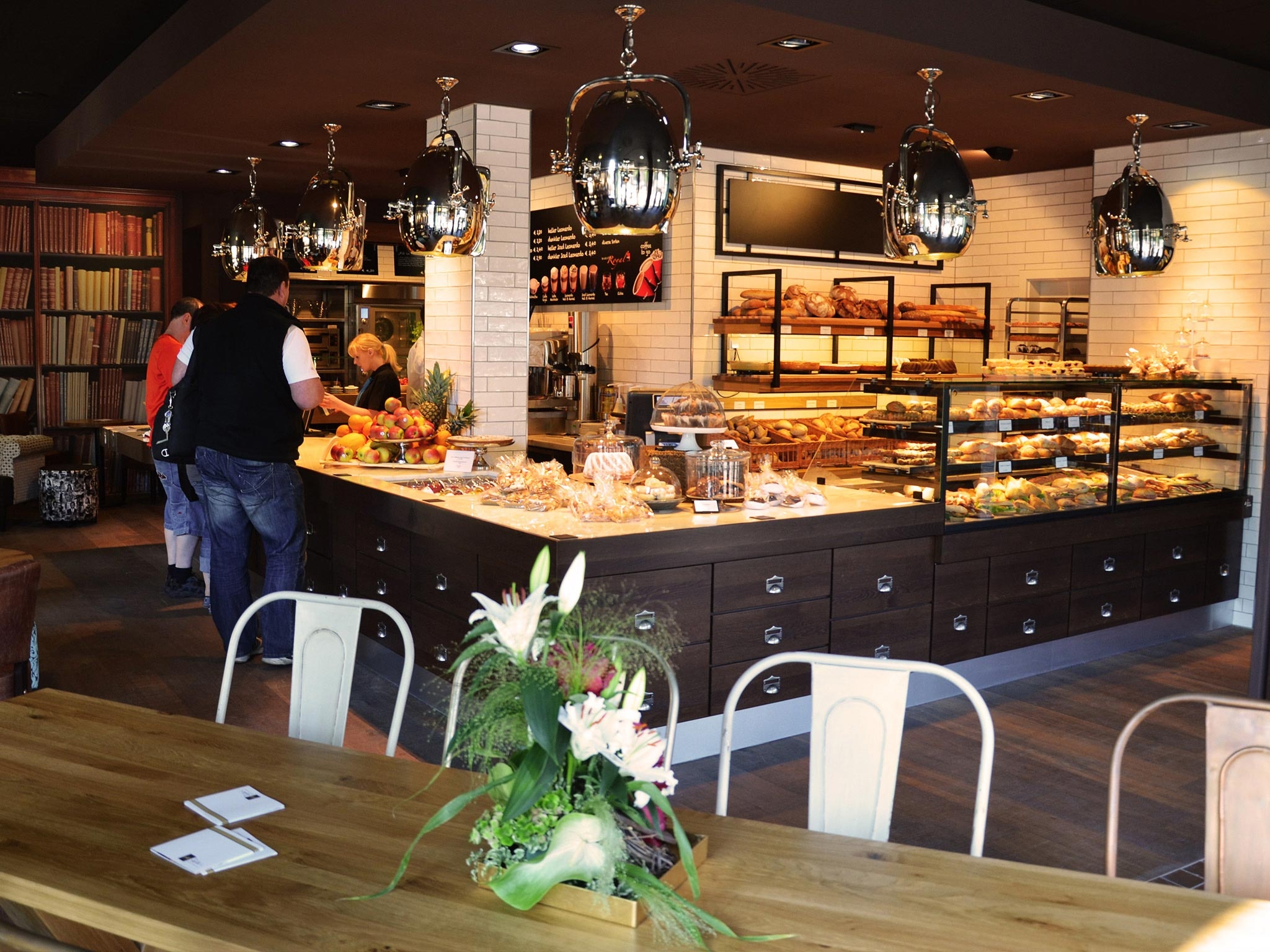 Cosy Karlsruher cafe, Intimate atmosphere, Coffee culture, Specialty desserts, 2050x1540 HD Desktop