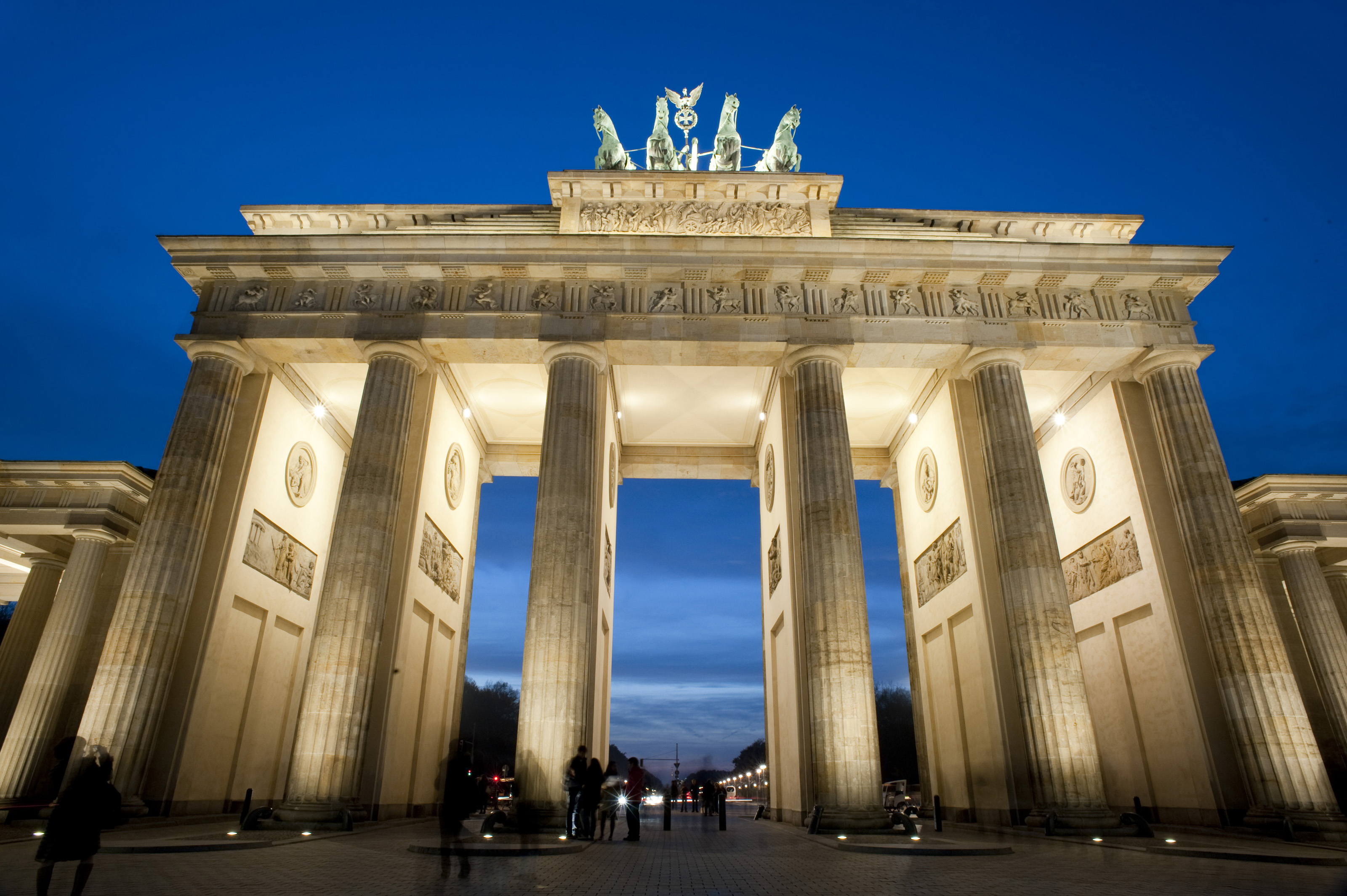 Brandenburg Gate, Historical landmark, European travel, Berlin tourist attraction, 3200x2130 HD Desktop