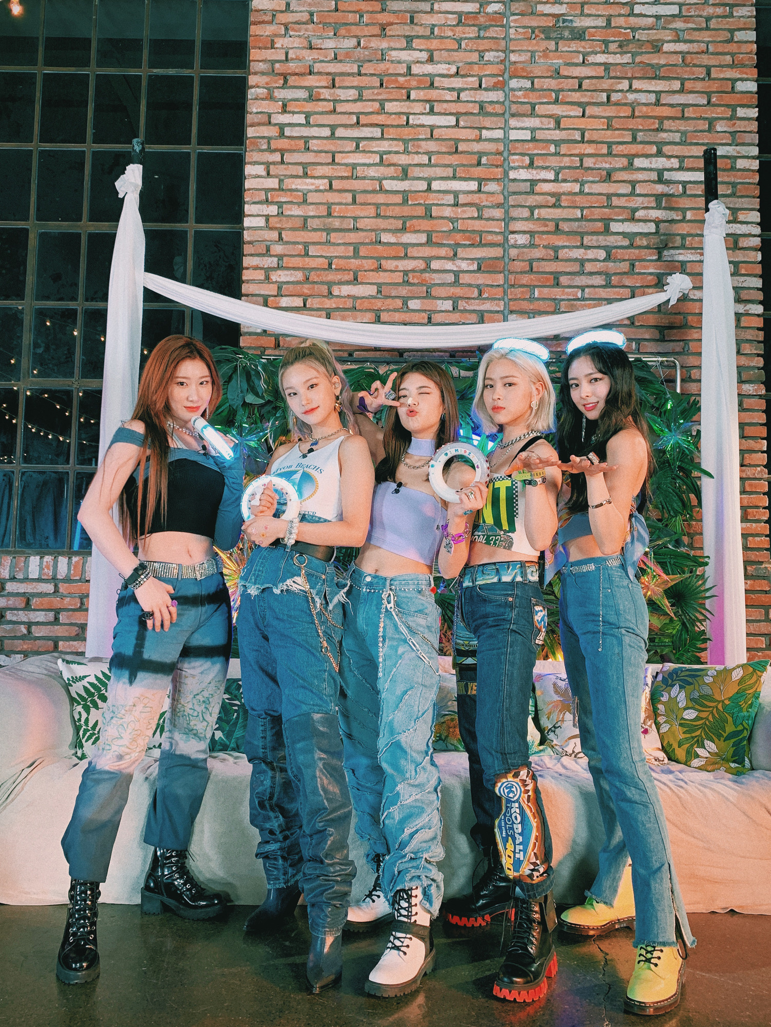 ITZY (K-pop), Girl band wallpaper, Kpop, 1510x2000 HD Phone