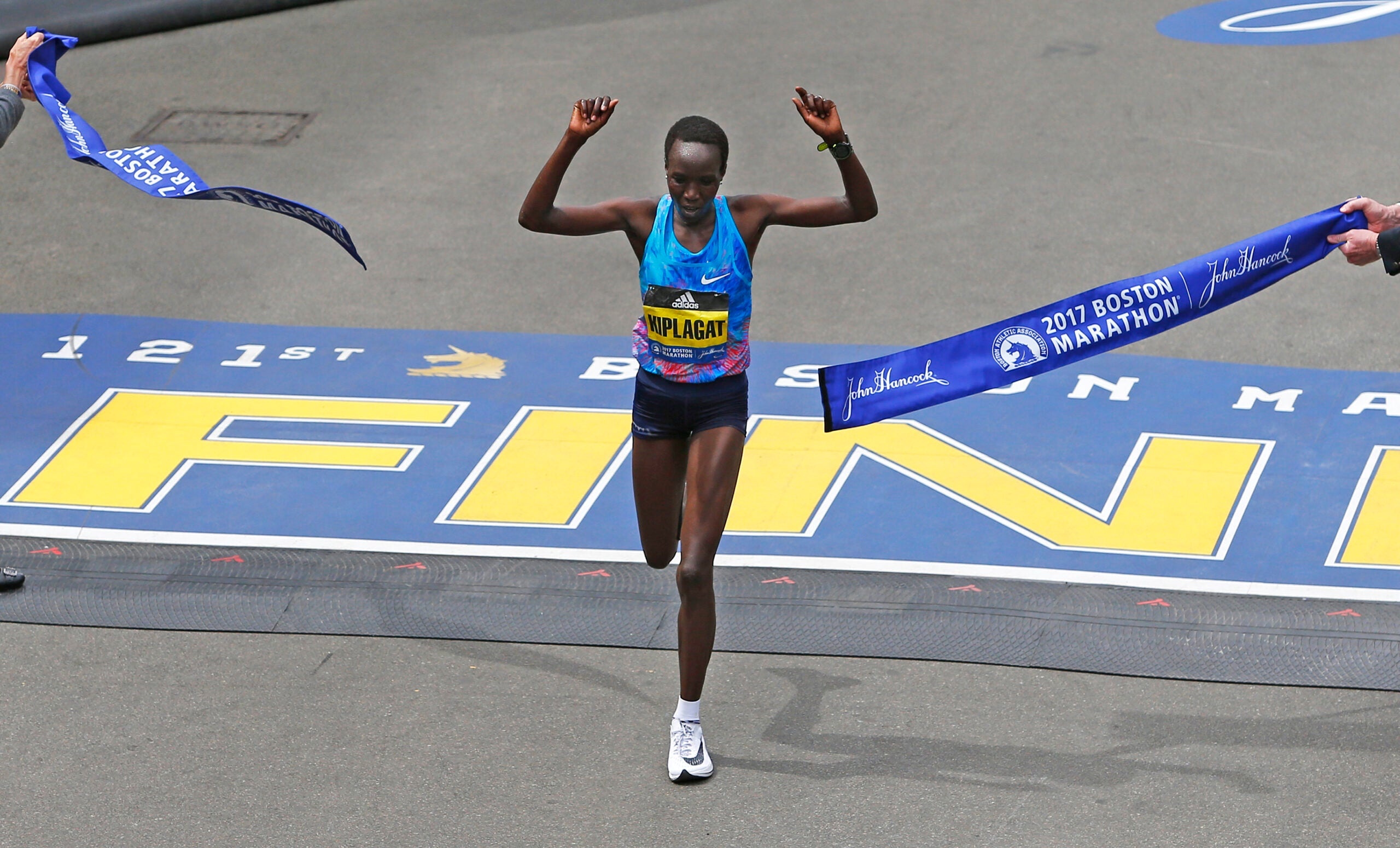 Finish line, Edna Kiplagat Wallpaper, 2560x1560 HD Desktop