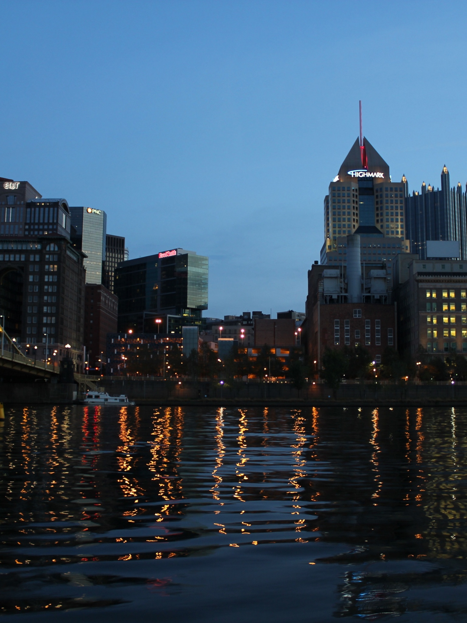 Pittsburgh desktop background, Sarah Johnson photography, Inspiring scene, Artful display, 1540x2050 HD Phone