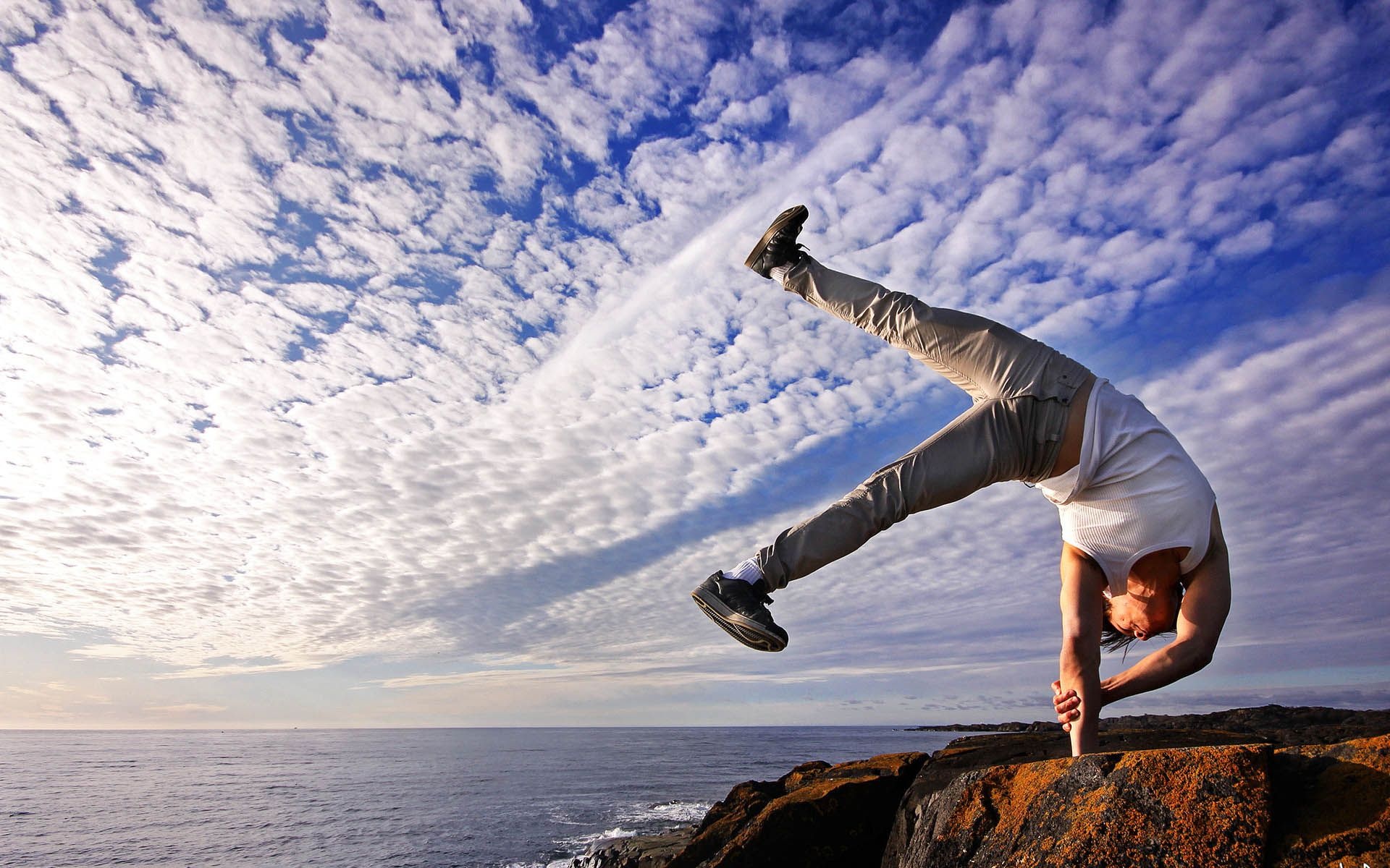One arm handstand, Acrobatic Sports Wallpaper, 1920x1200 HD Desktop