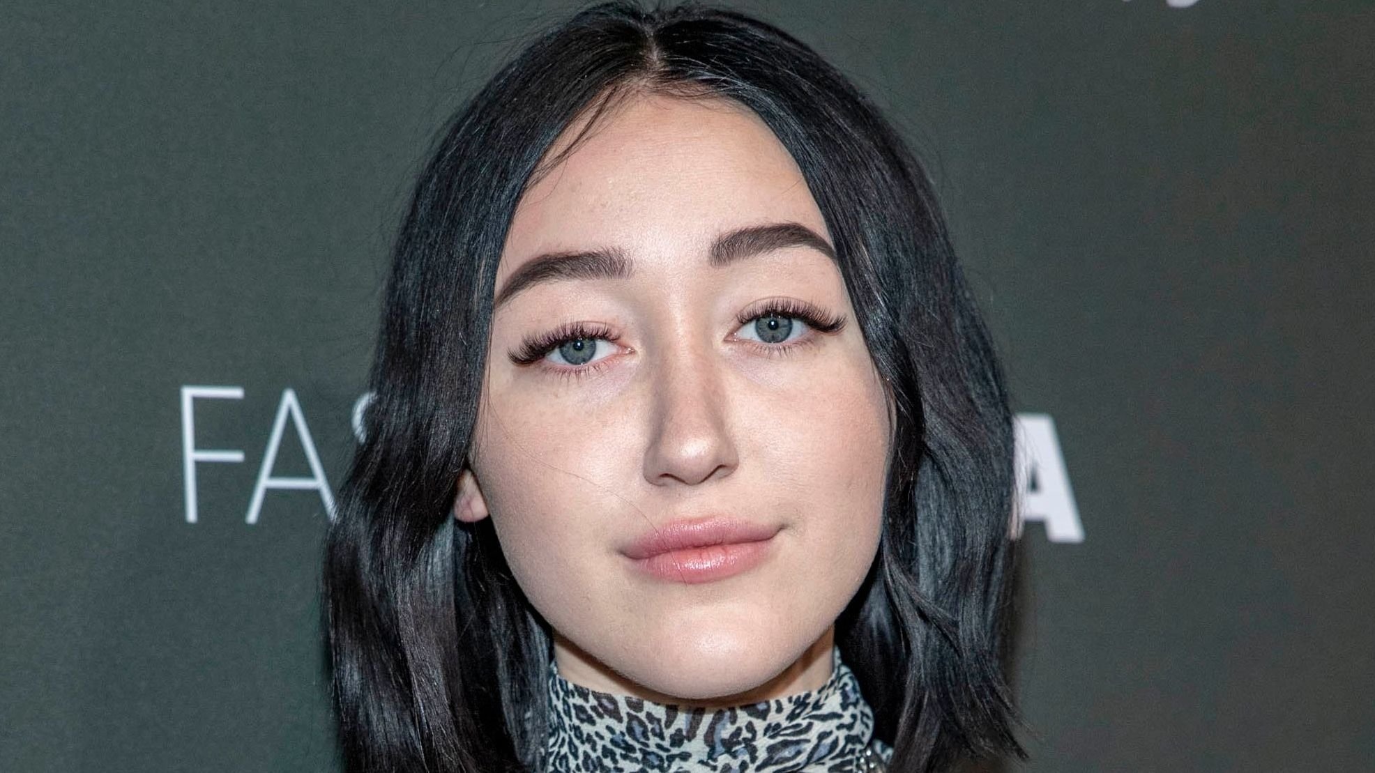 Noah Cyrus, Bikini body, Beach fashion, Inquisitr news, 1980x1110 HD Desktop