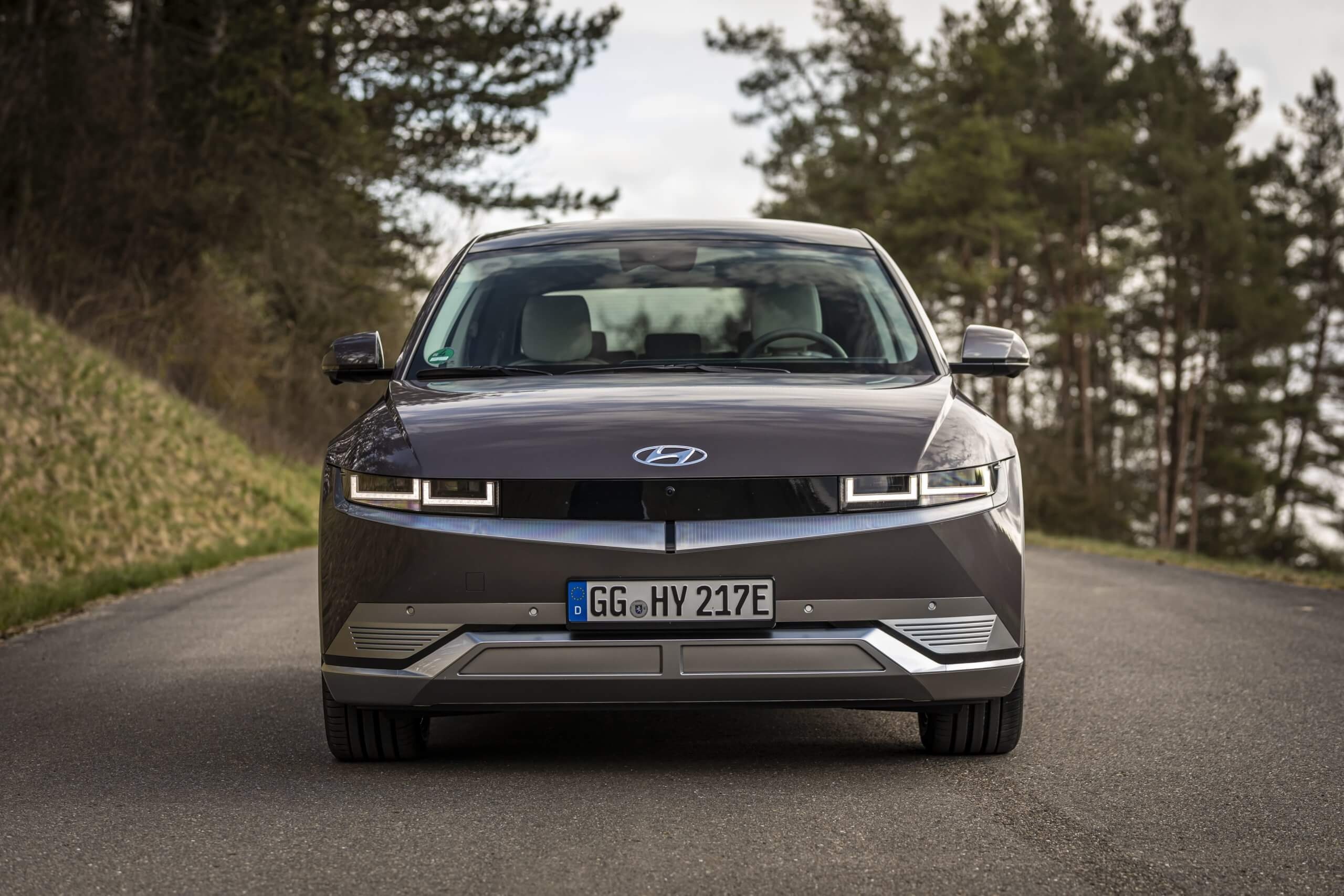 Hyundai Ioniq, Electric vehicle, Sustainable mobility, Cutting-edge design, 2560x1710 HD Desktop