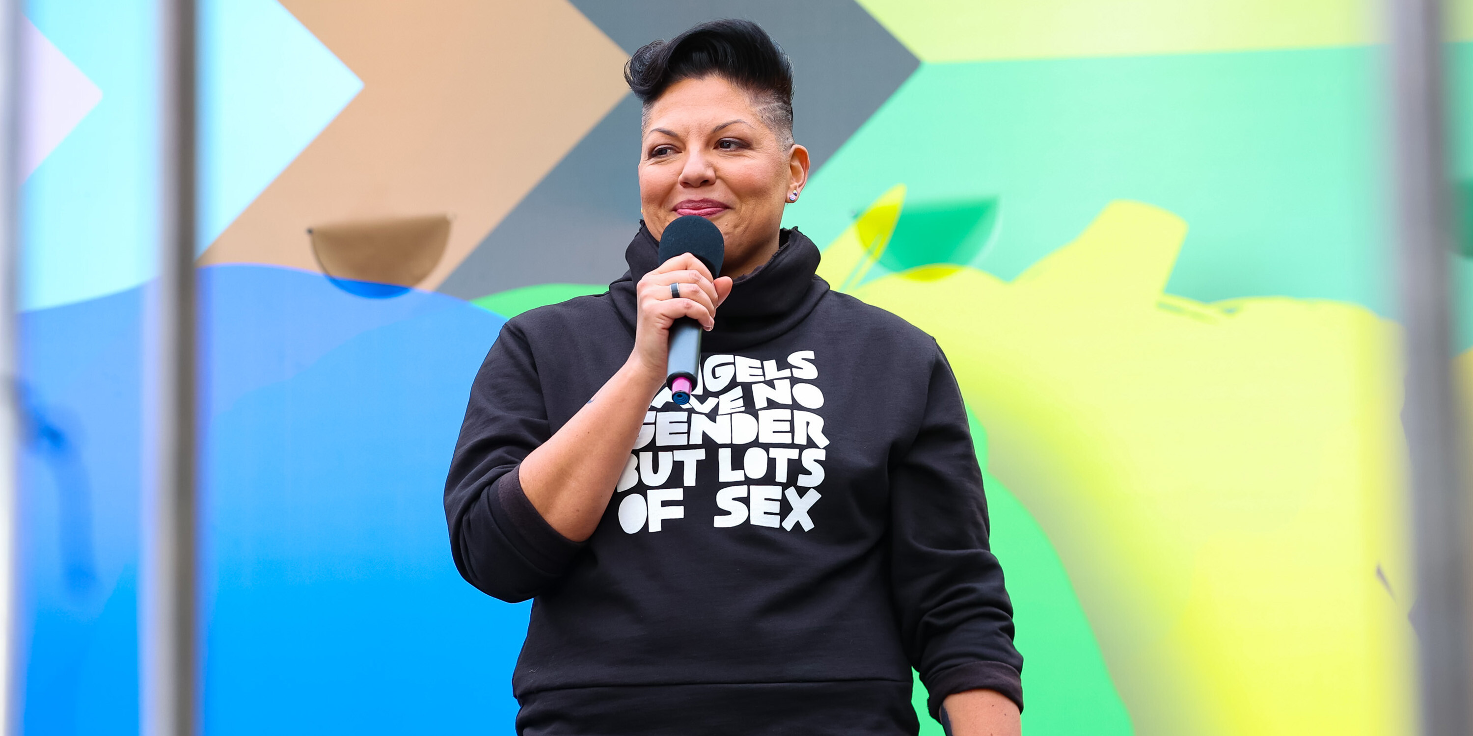 Sara Ramirez on And Just Like That, Criticism of character, Che Diaz, Exciting storyline, 3000x1500 Dual Screen Desktop