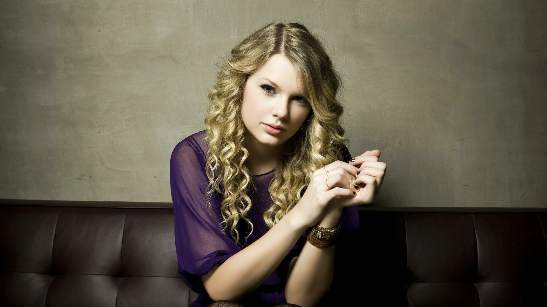 Taylor Swift, Graceful performer, Stage presence, Beautiful melodies, 1920x1080 Full HD Desktop