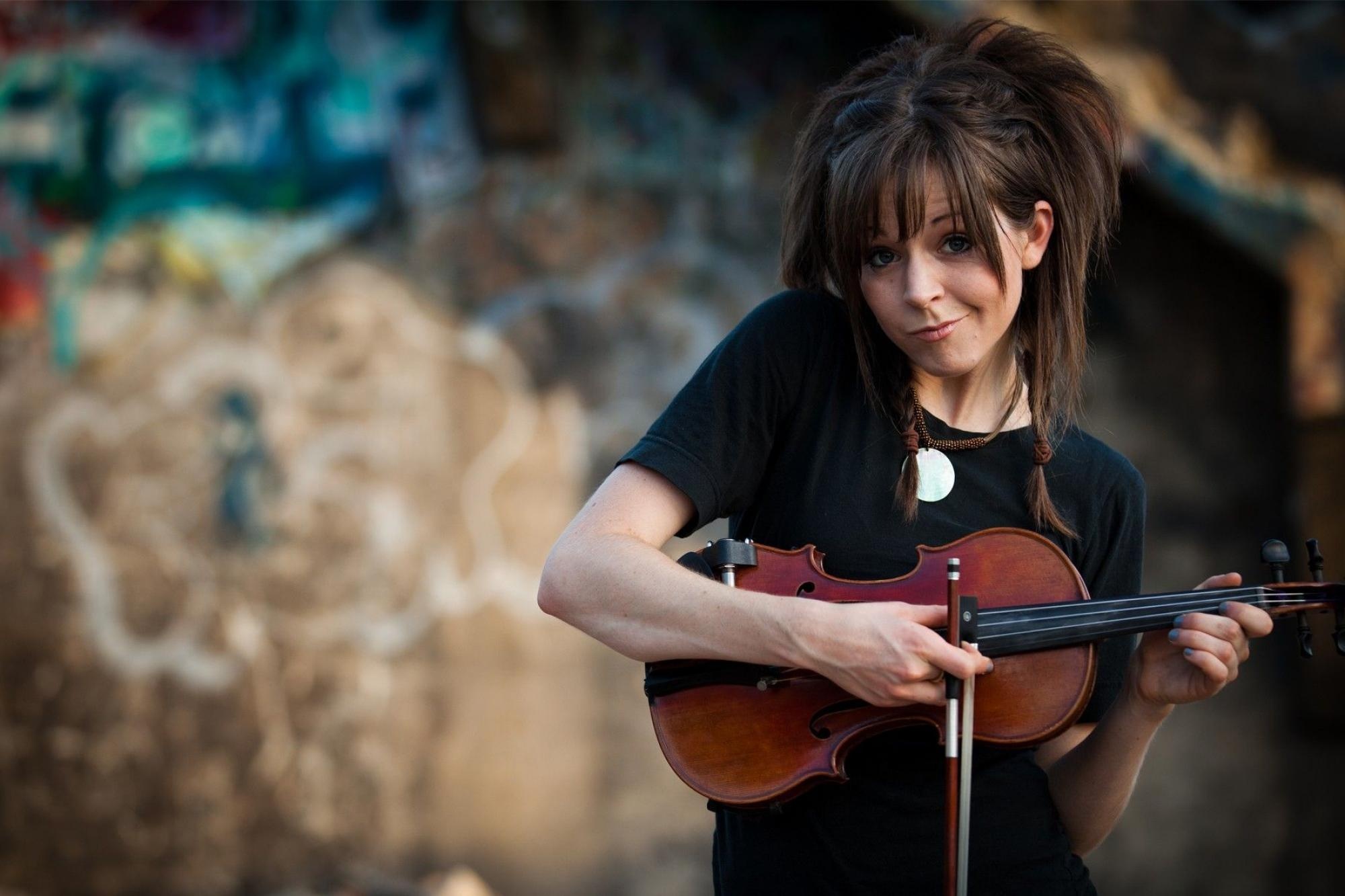 Lindsey Stirling, Musik foto, Captivating performance, Lively composition, 2000x1340 HD Desktop