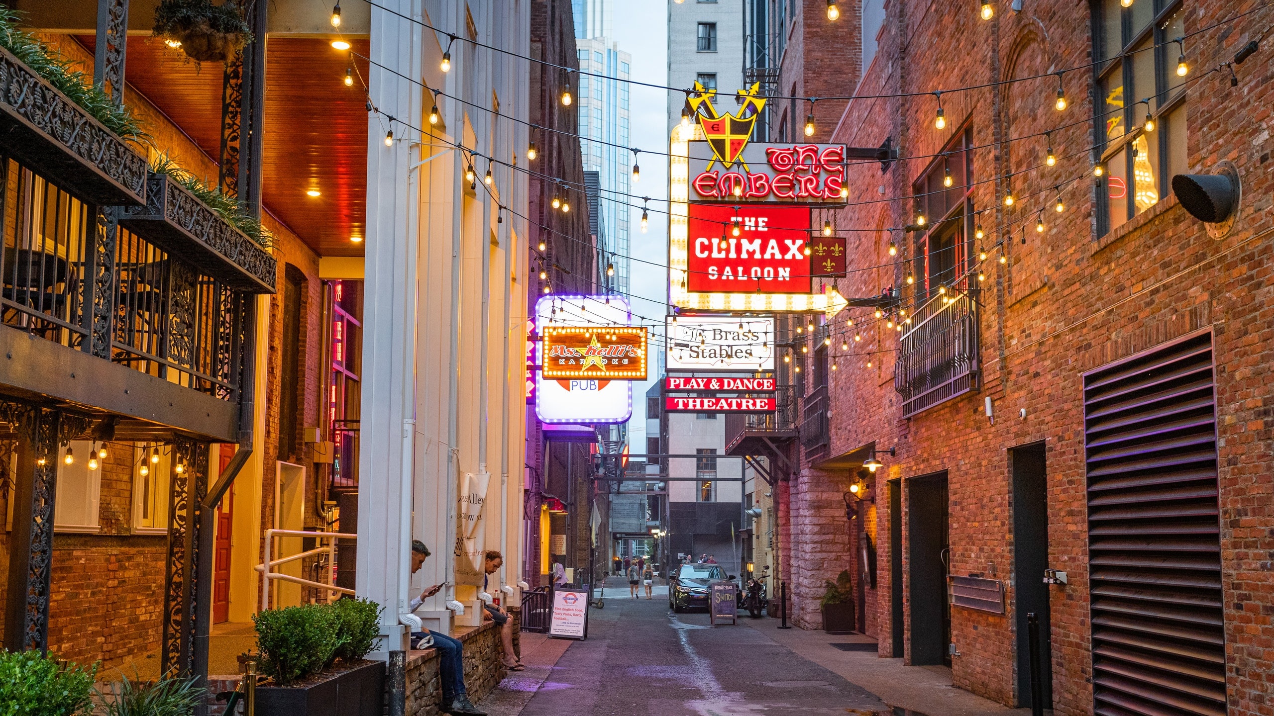 Printers Alley charm, Nashville visit, Travel 2022, Expedia tourism, 2560x1440 HD Desktop