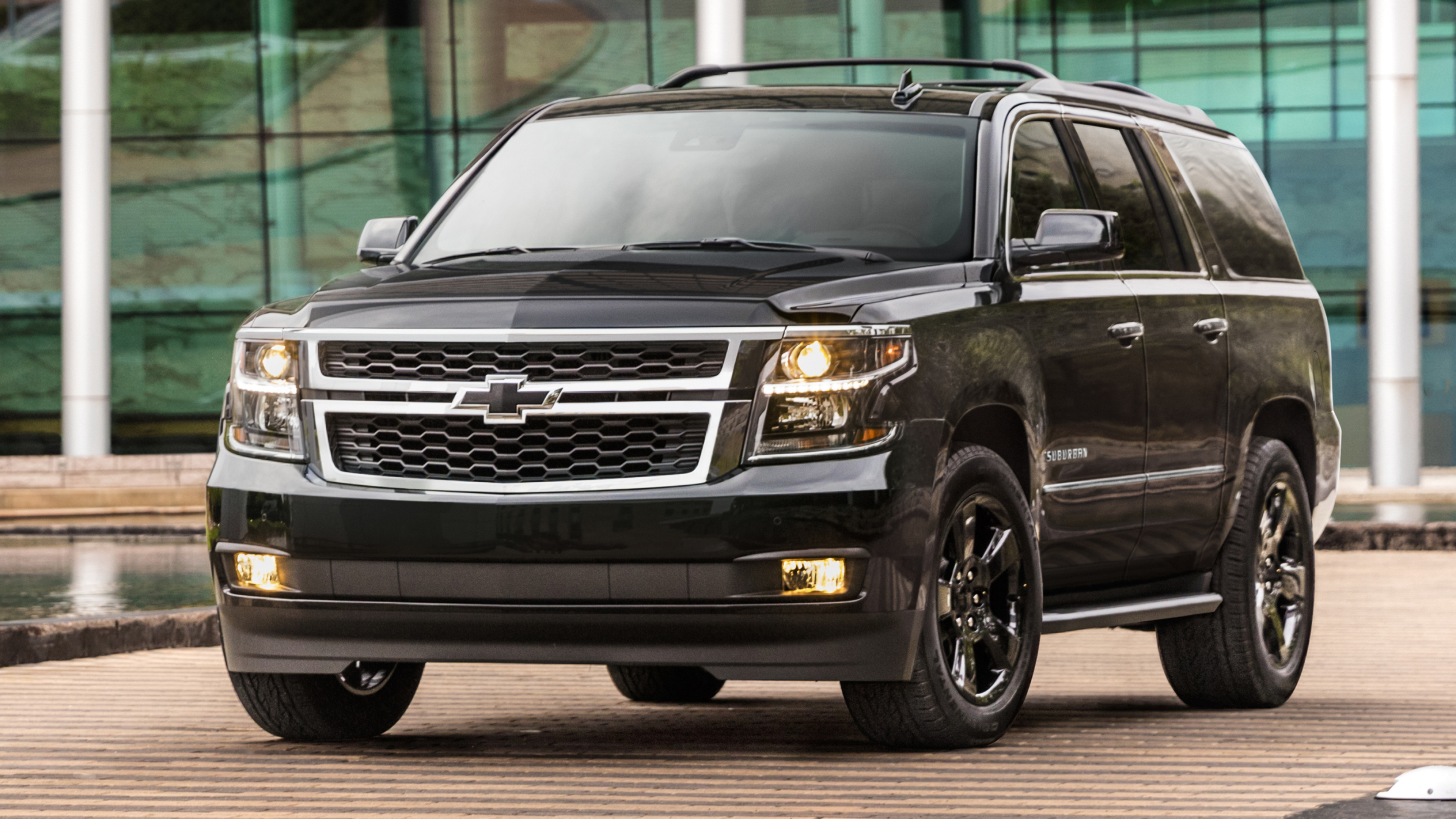 Chevrolet Suburban, Iconic SUV, Versatile functionality, On-road power, 3840x2160 4K Desktop