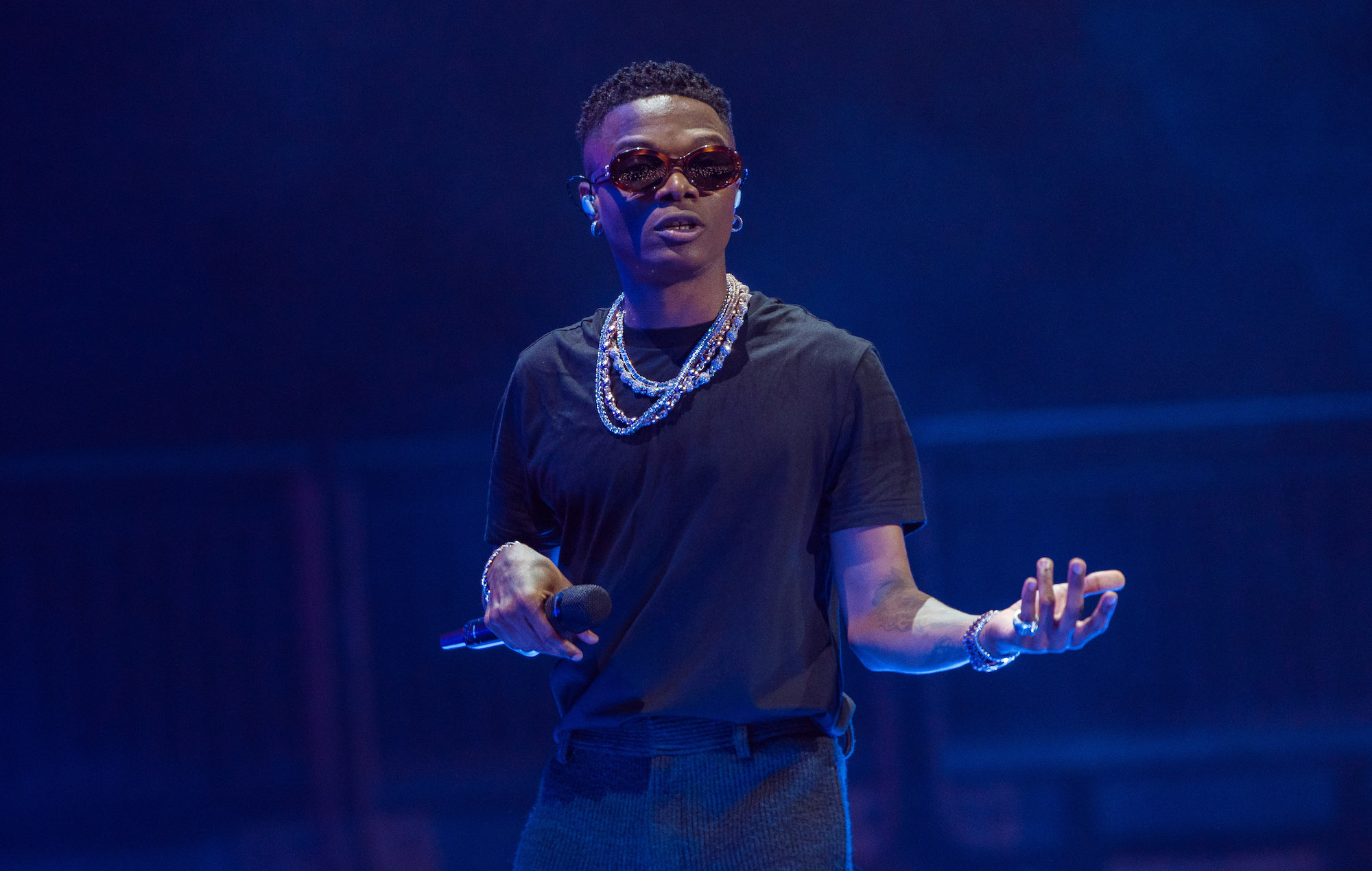 O2 security procedures, Wizkid show, HHL, 2000x1270 HD Desktop