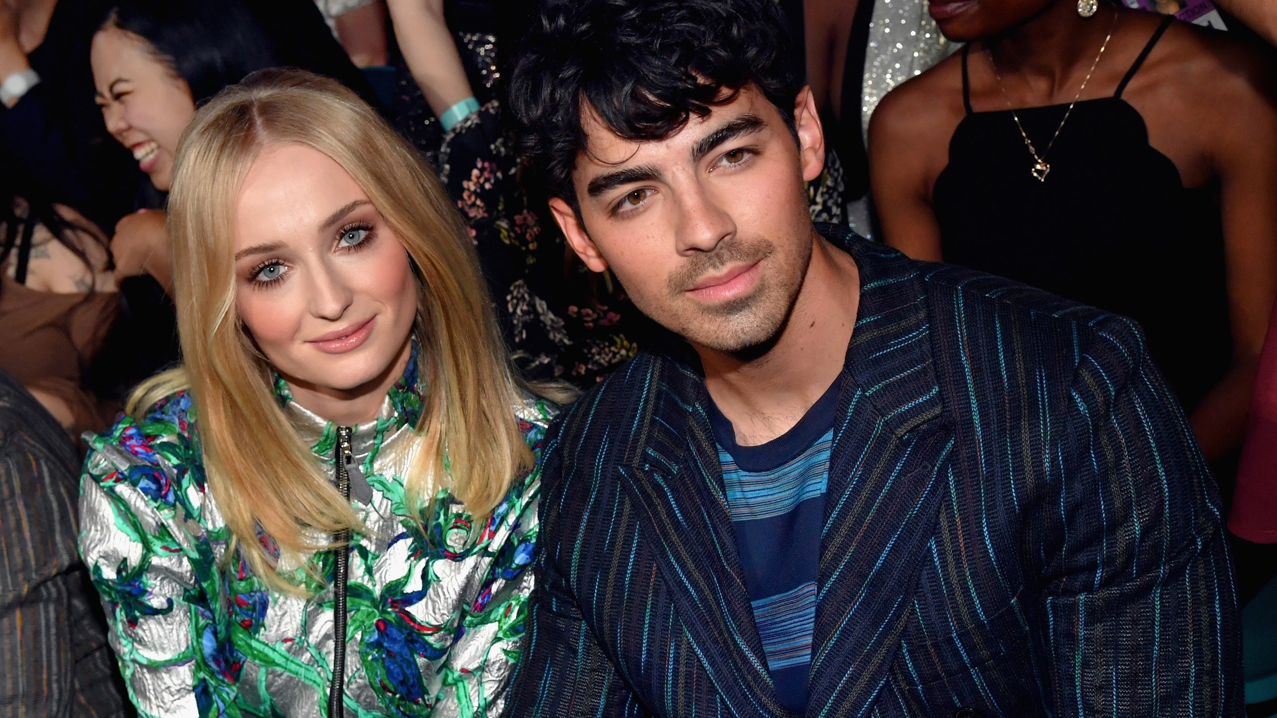 Sophie Turner, Joe Jonas, Parents, The Nation Roar, 2560x1440 HD Desktop