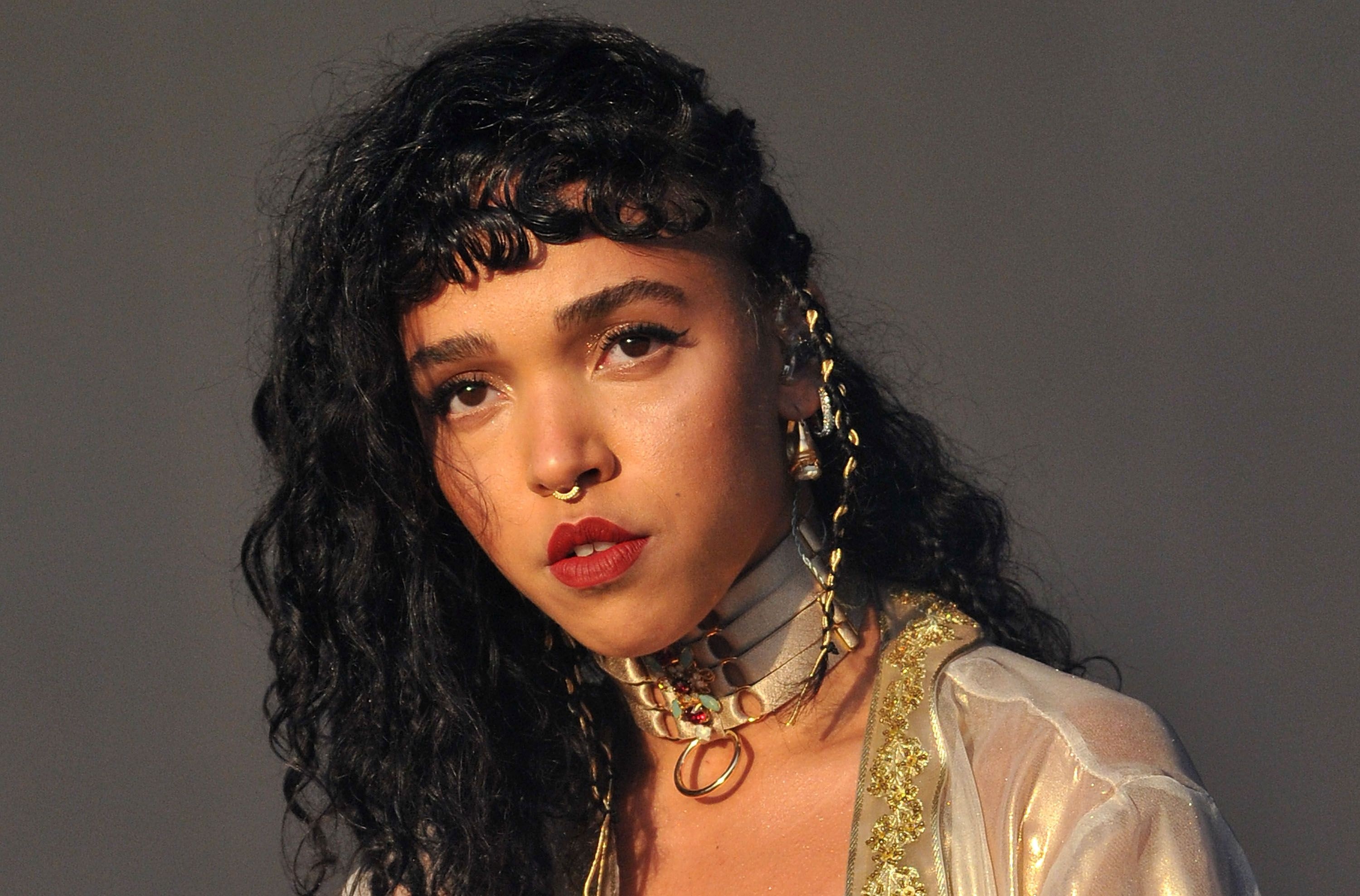 FKA Twigs, Sues Shia Labeouf, 3000x1980 HD Desktop