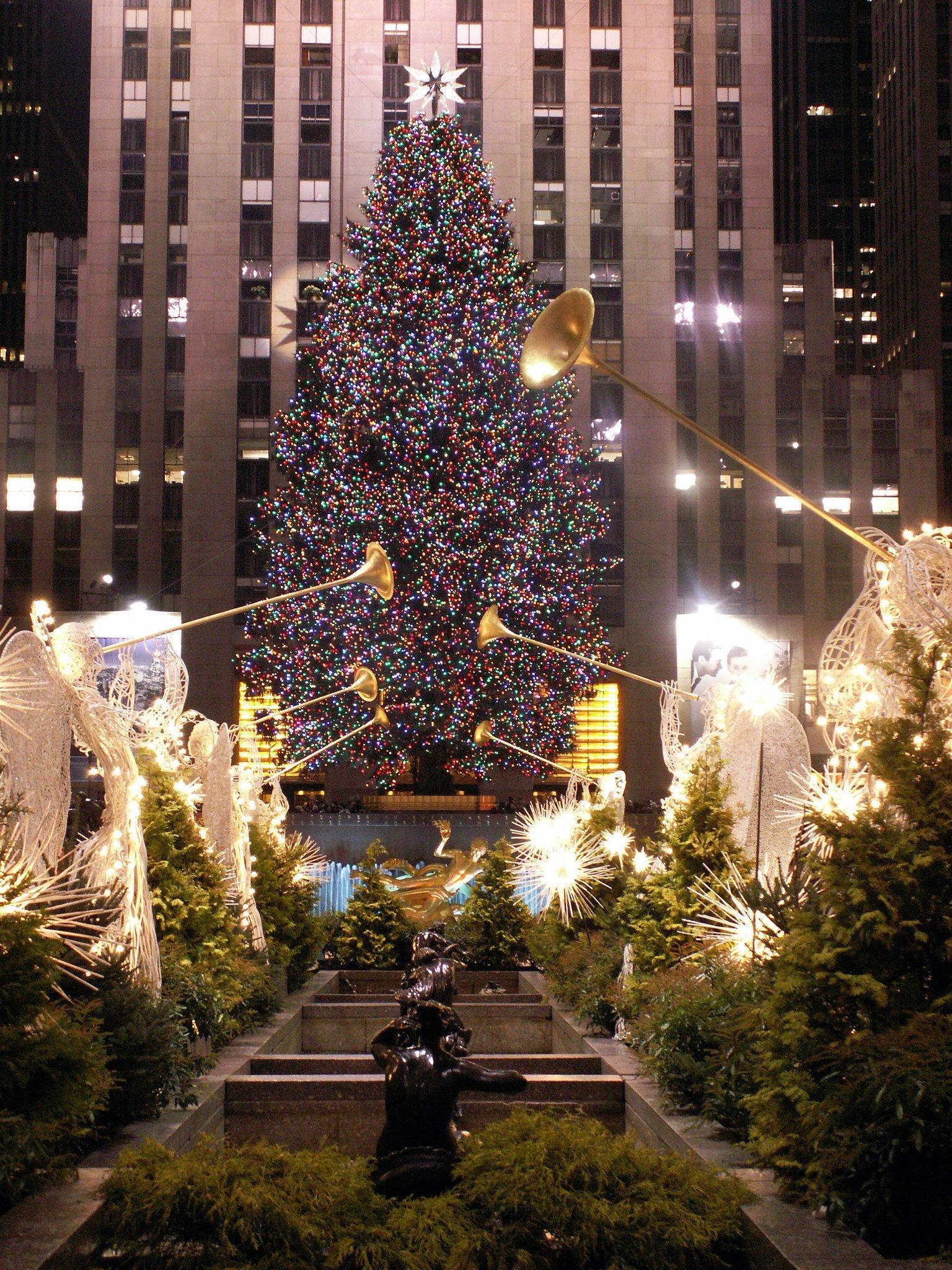 Christmas tree, New York Christmas Wallpaper, 1540x2050 HD Phone