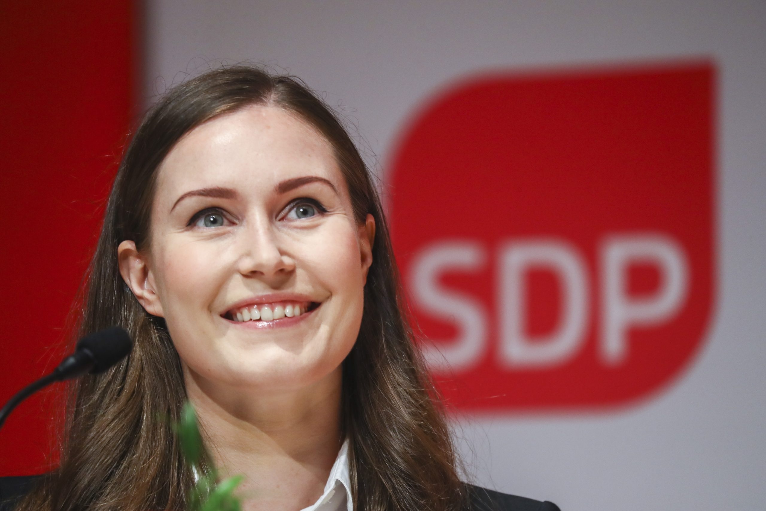 Sanna Marin, Shortening working hours, Finland, Calls for, 2560x1710 HD Desktop