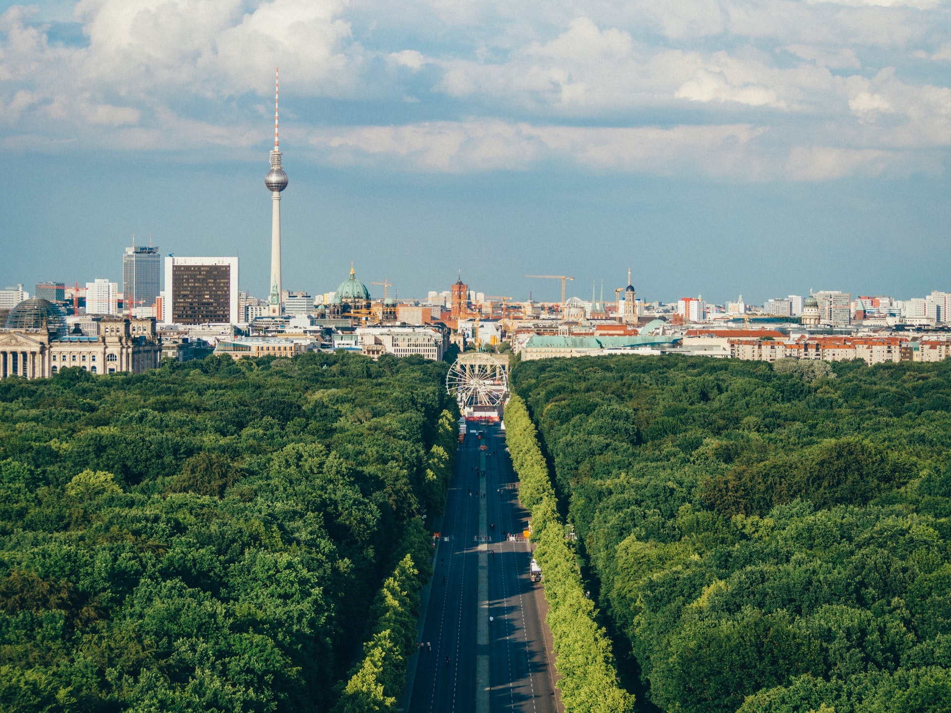 Berlin, Vibrant city life, Historical landmarks, Eclectic neighborhoods, 1920x1440 HD Desktop