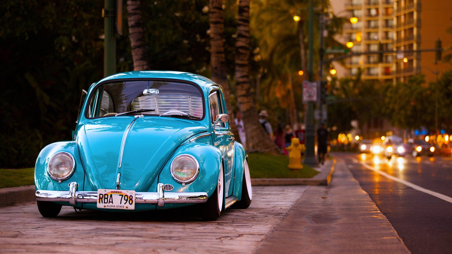 vintage Volkswagen Beetle, license plate RBA 798, palm-lined tropical street, Full HD Desktop wallpaper