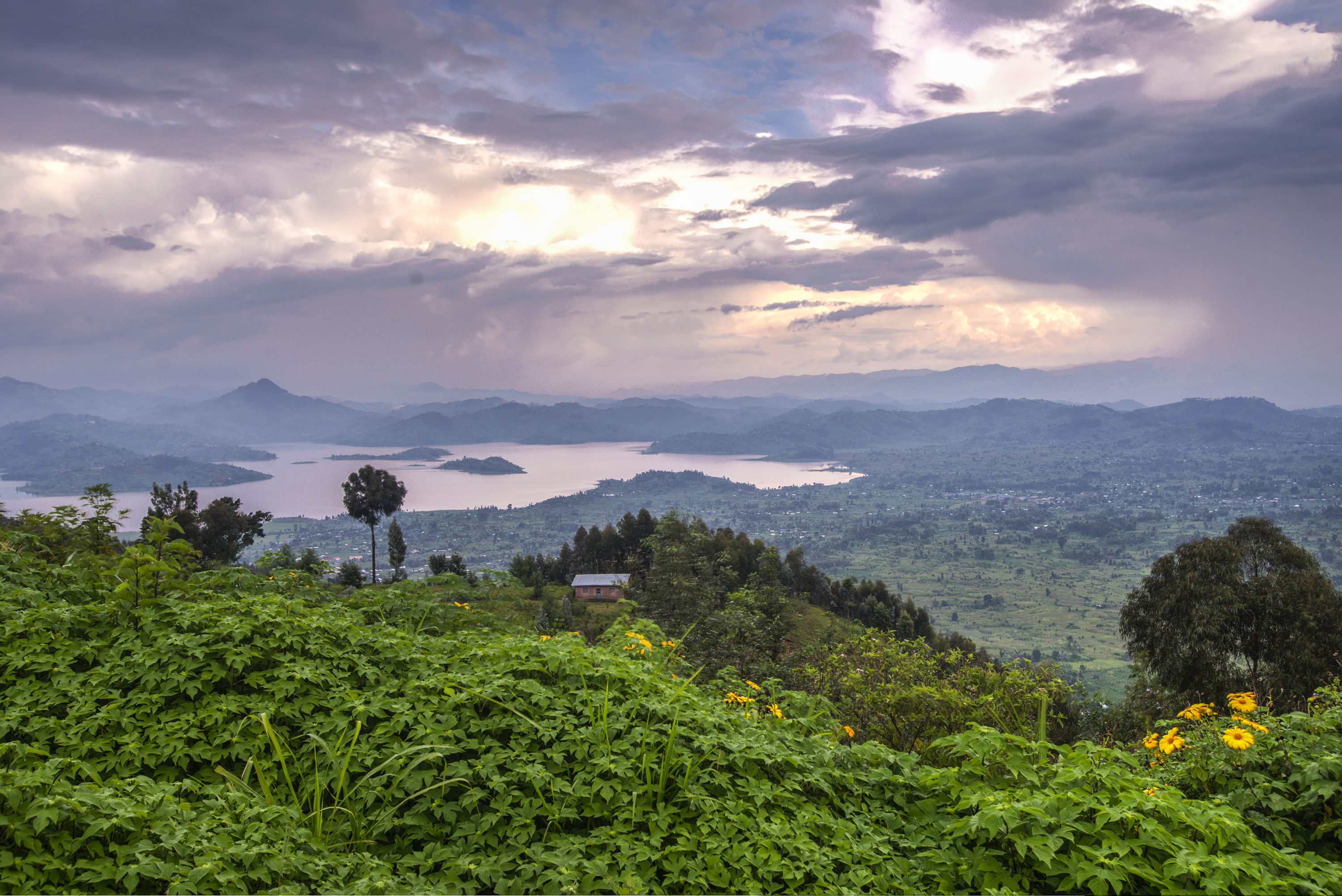 Virunga National Park, Virunga Lodge, Luxury safari, Rwanda, 3000x2010 HD Desktop