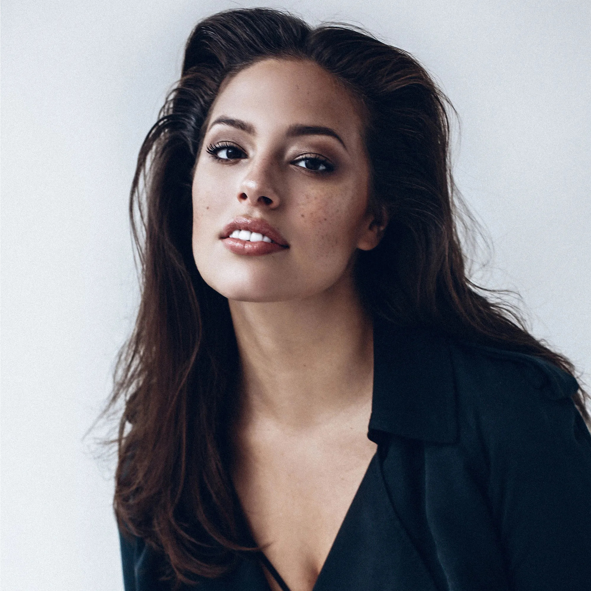 Ashley Graham, Body-positive fame, Vogue, 2000x2000 HD Phone