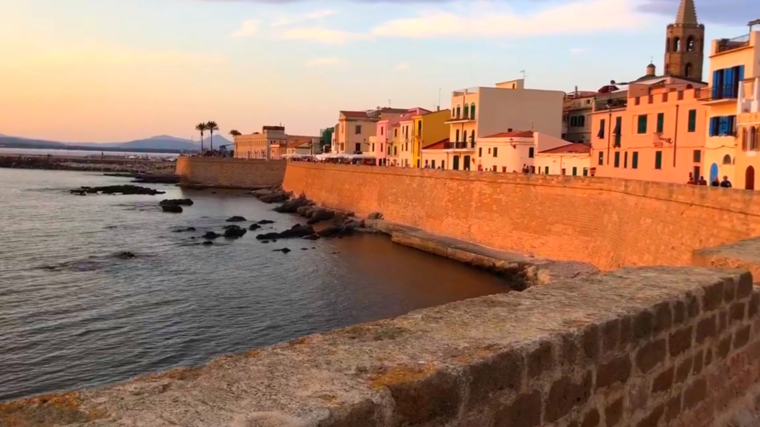 Alghero's old town, Piazza Civica, Flats for rent, Sardinia's charm, 2560x1440 HD Desktop