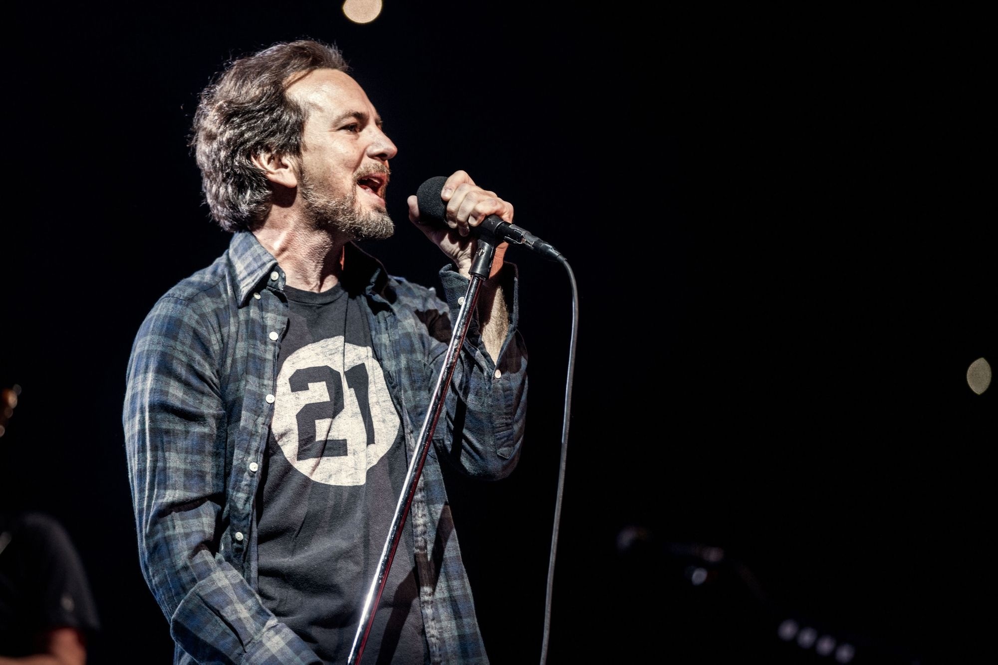 Pearl Jam wallpapers, Fan artistry, Band's visual representation, Dedicated fandom, 2000x1340 HD Desktop