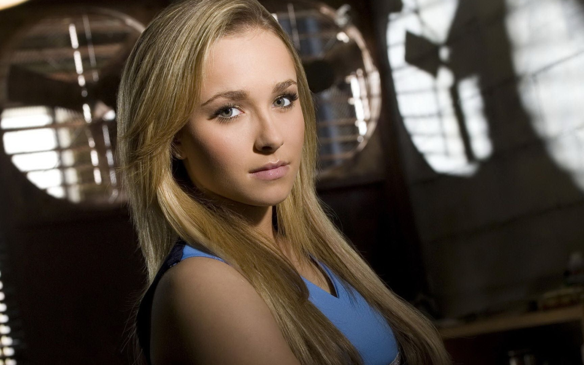 Hayden Panettiere as Claire Bennet, Heroes TV show, Hayden's role, Heroic character, 1920x1200 HD Desktop