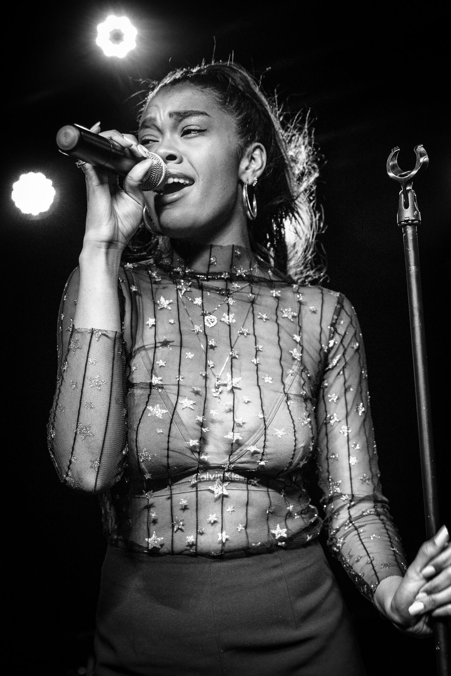 Amber Mark, Live concert, Musician performance, Captivating photography, 1440x2160 HD Phone