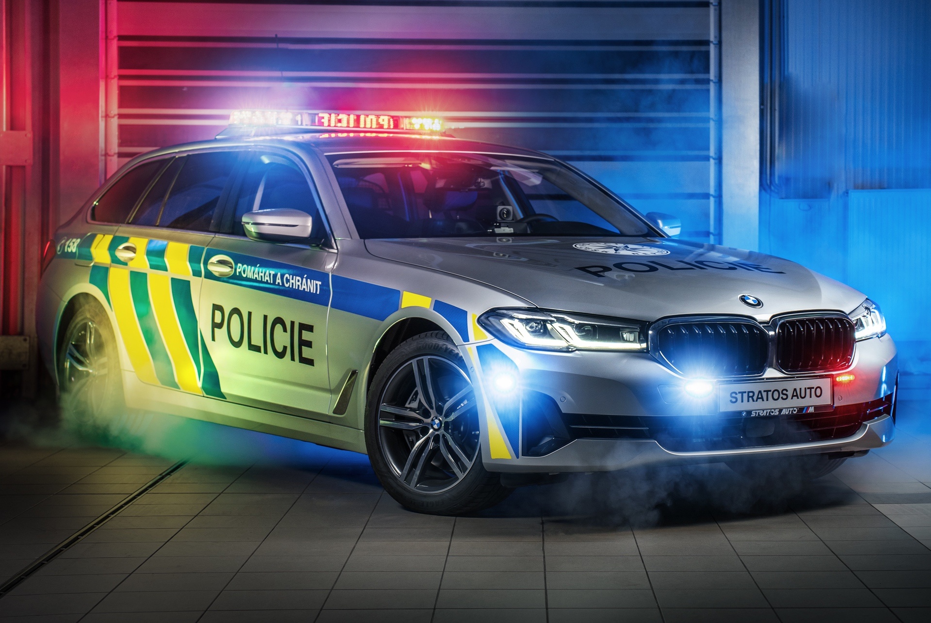 BMW 5 Series Touring G31, Czech Policie car, Flashing emergency lightbar, HD Desktop wallpaper