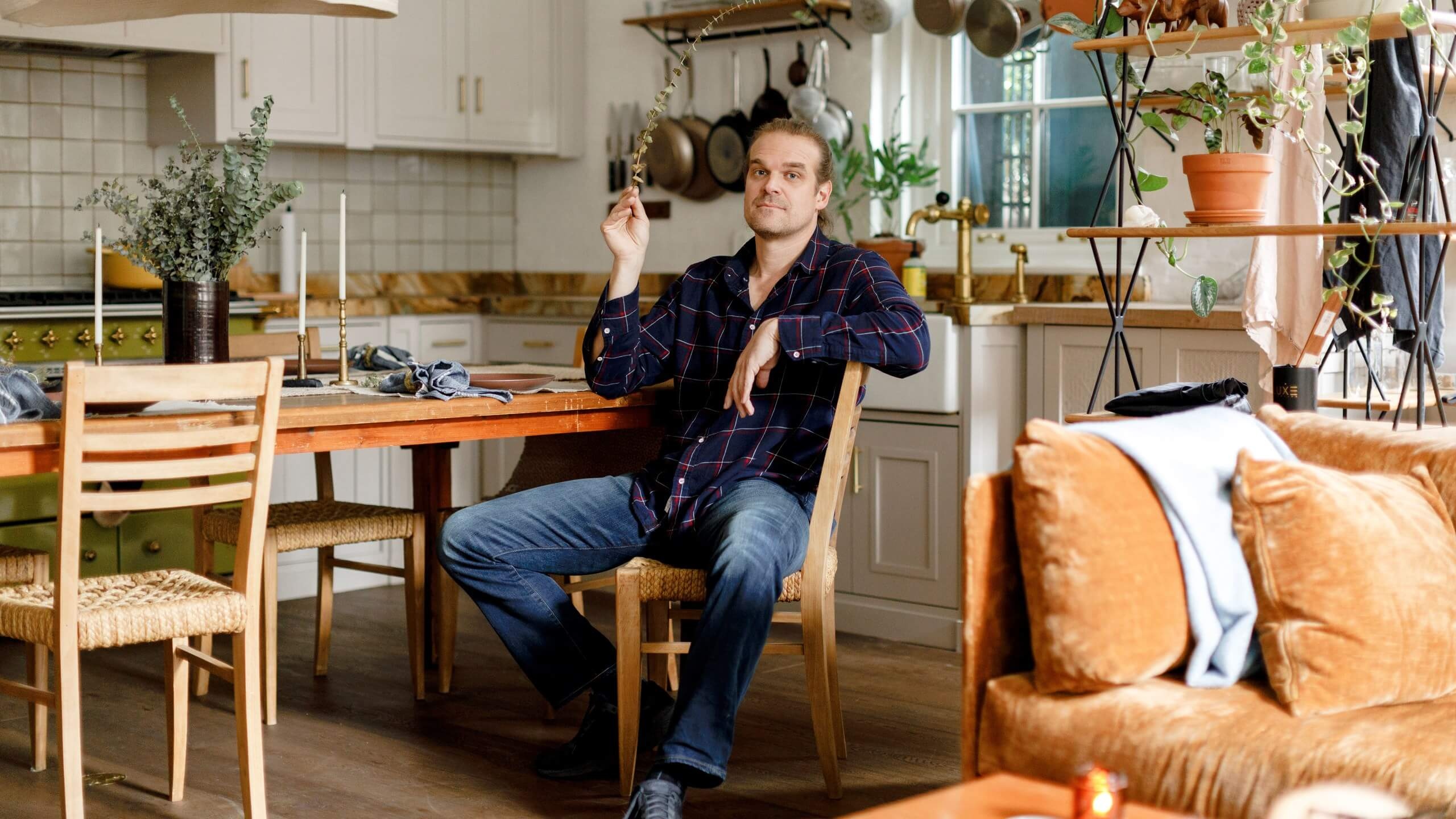 David Harbour, Movies, New York loft, Rugs, 2560x1440 HD Desktop