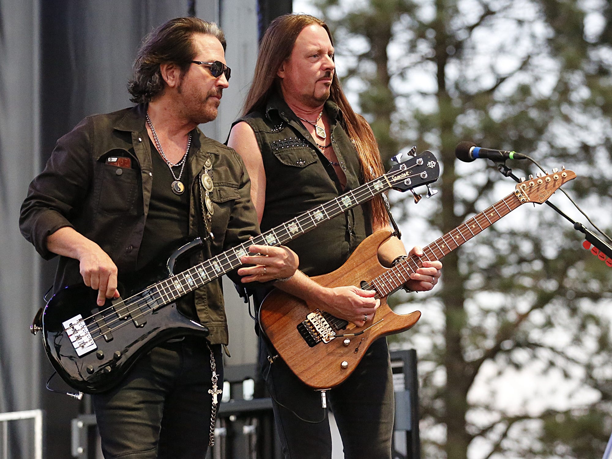 Kip Winger, Waverly Beach show, WAPL Xmas Bash, Crowd-pleasing performance, 2000x1500 HD Desktop