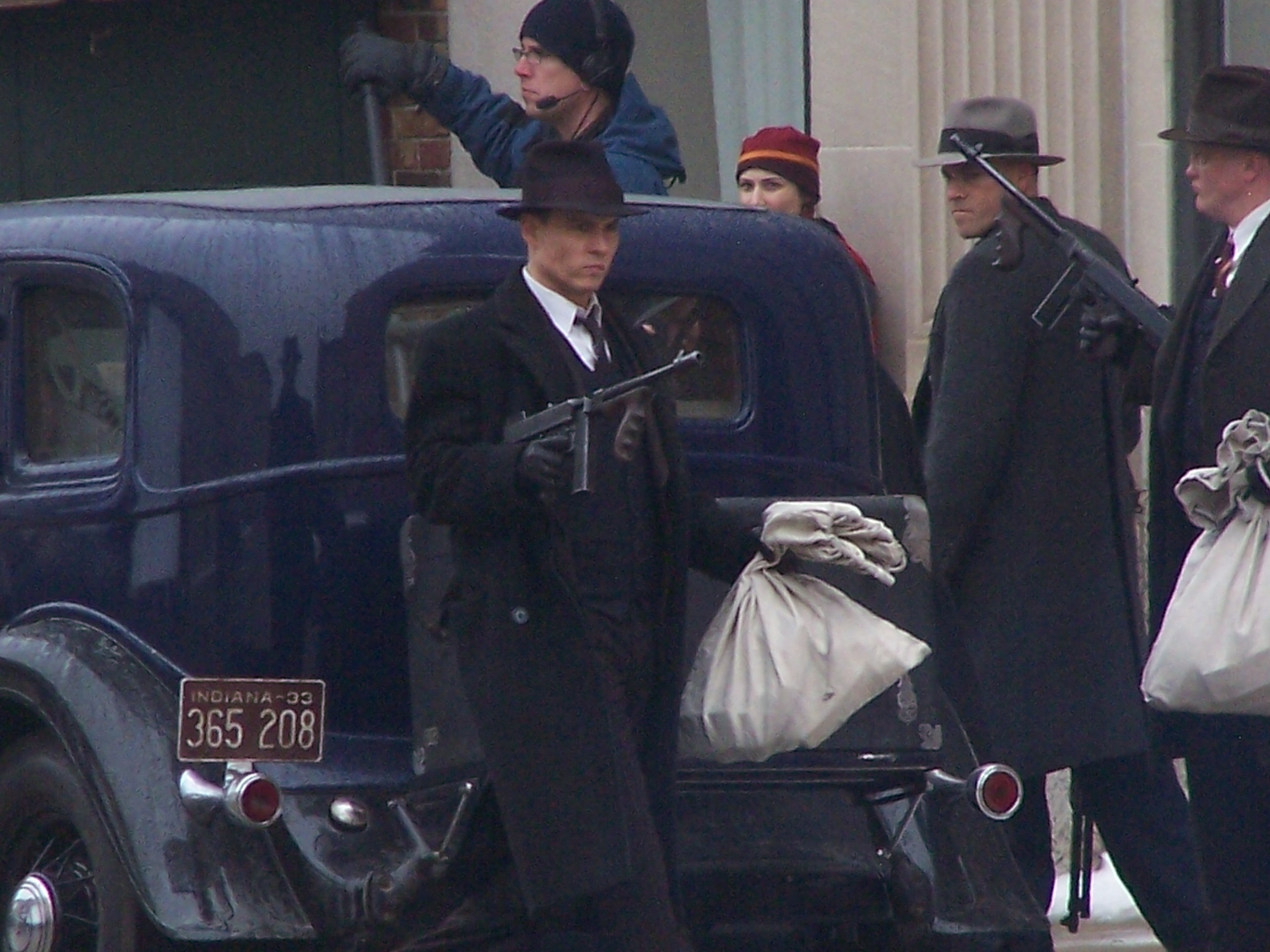 Michael Mann, Tommy guns, Johnny Depp, Public Enemies spy pics, 2580x1940 HD Desktop