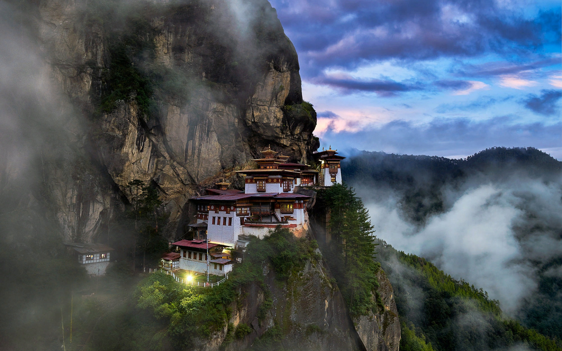 Taktsang Palphug Kloster, Paro Taktsang, Evening sunset, Himalayan forest, 1920x1200 HD Desktop