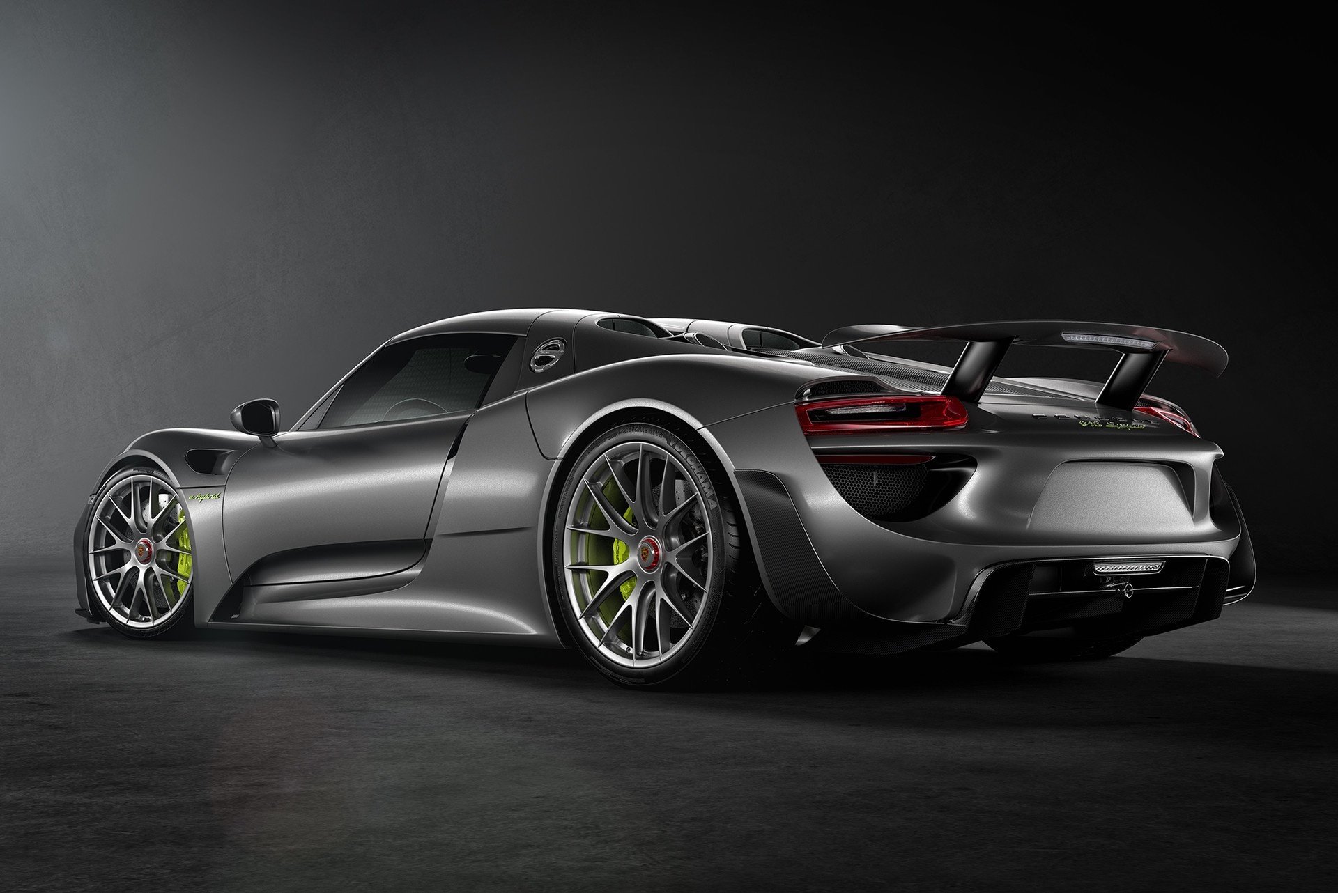 Porsche 918 Spyder, Acid Green brake calipers, Dark studio backdrop, HD Desktop wallpaper
