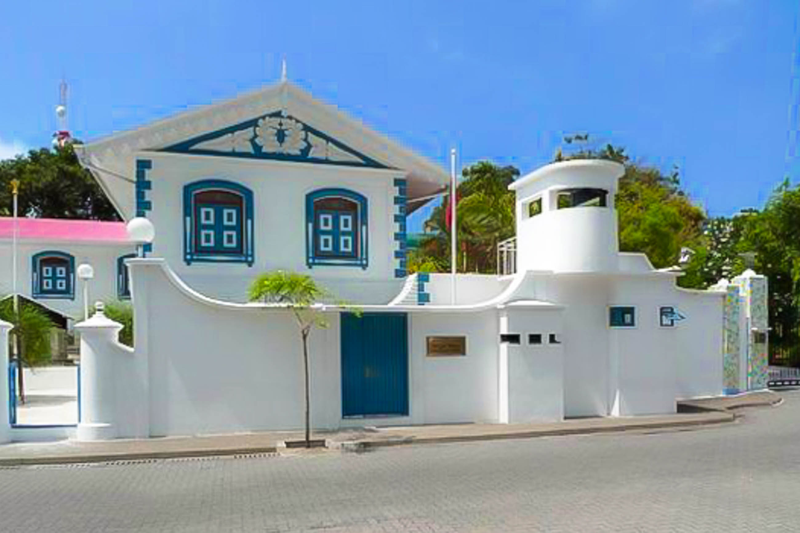 Male Maldives, Medhu Ziyaarai Memorial, Frank's Travelbox, 2600x1740 HD Desktop