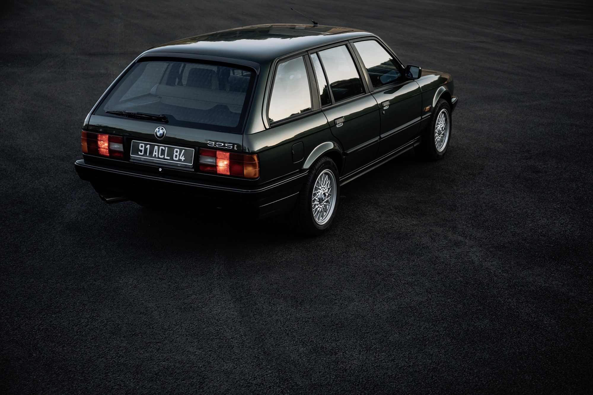 BMW E30 325i Touring, 91 ACL 84 license plate, silver cross-spoke wheels, HD Desktop wallpaper
