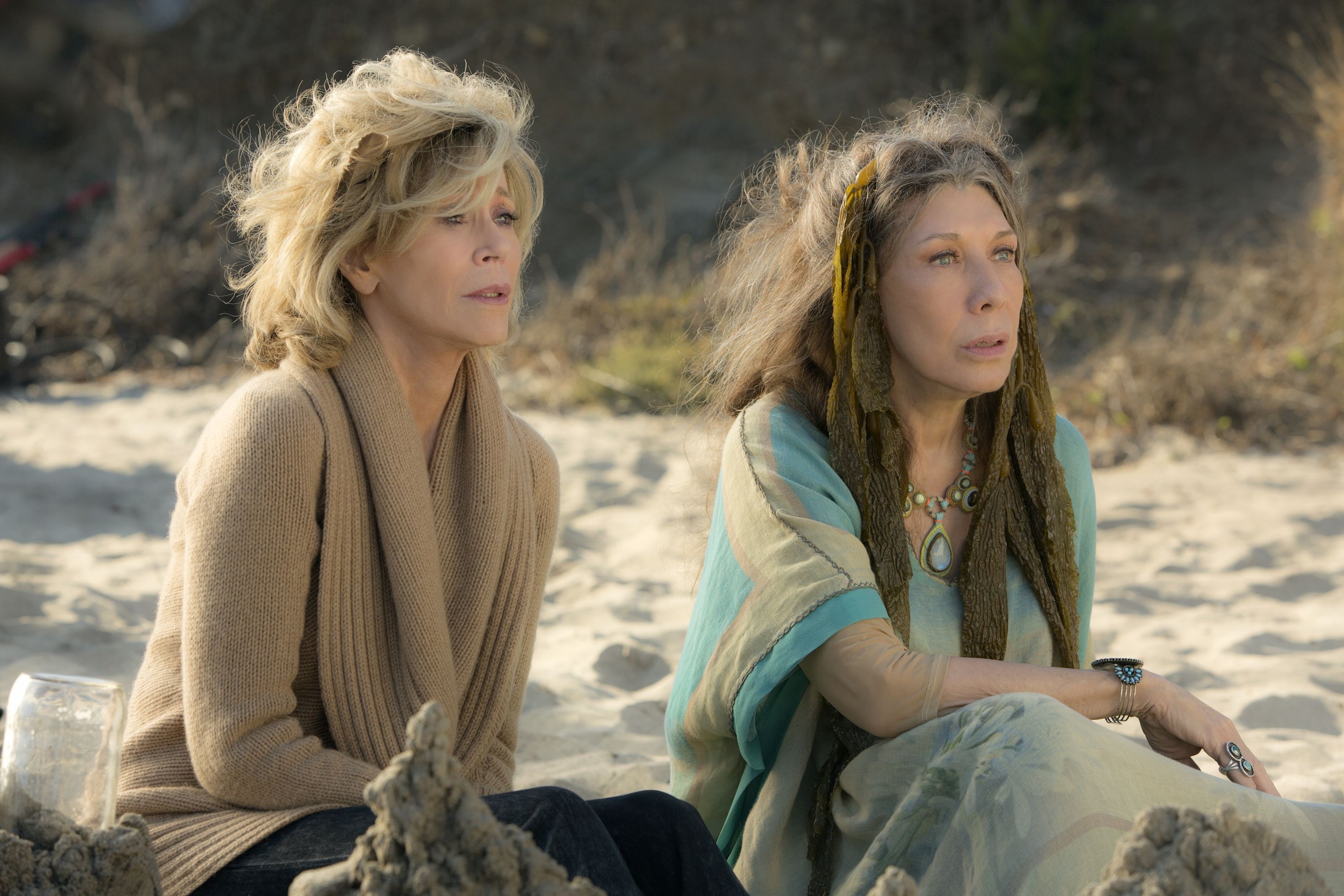 Grace and Frankie, Netflix, Iconic performances, Heartfelt moments, 3000x2000 HD Desktop
